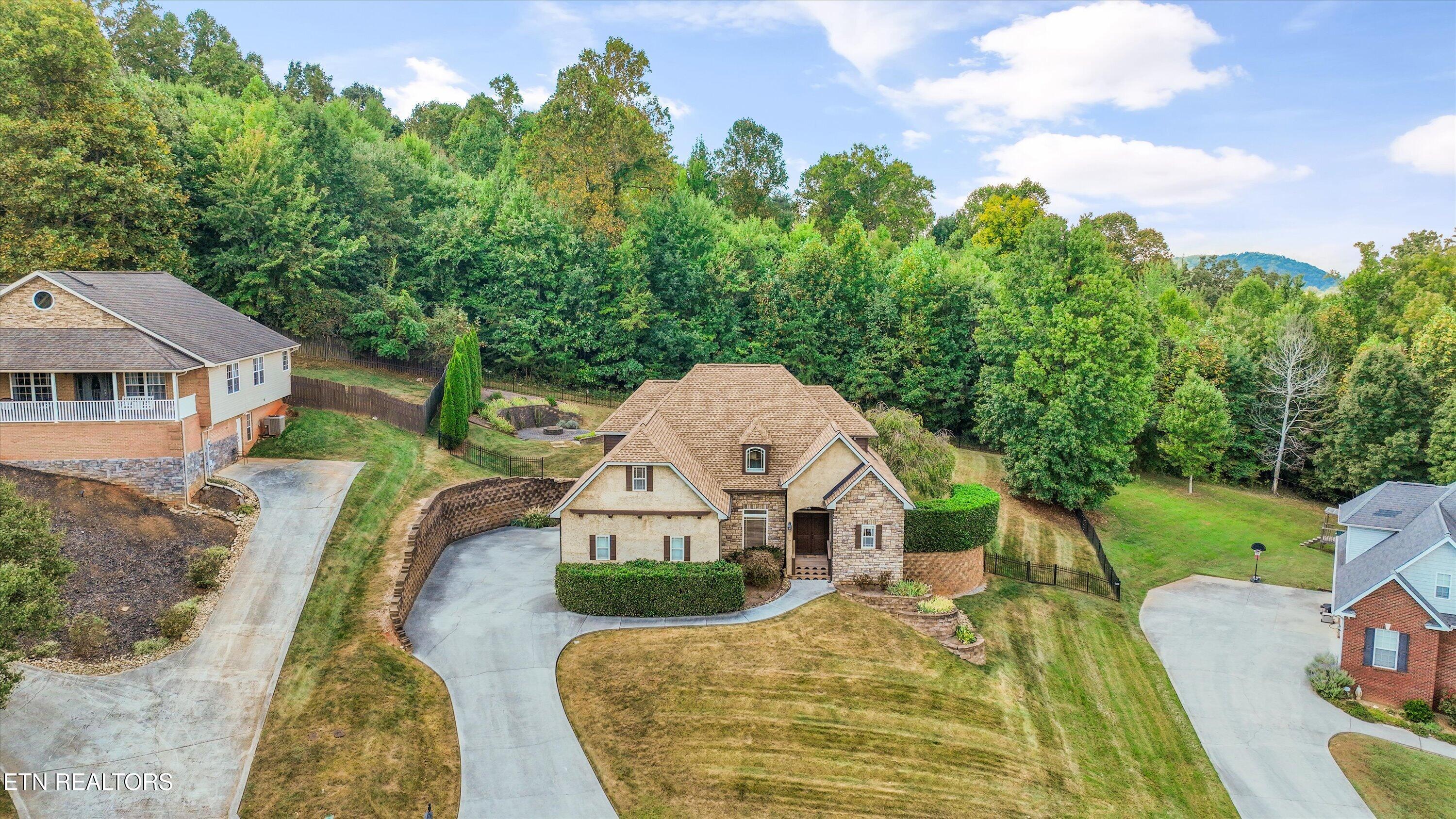 8121 Laurel Falls Lane