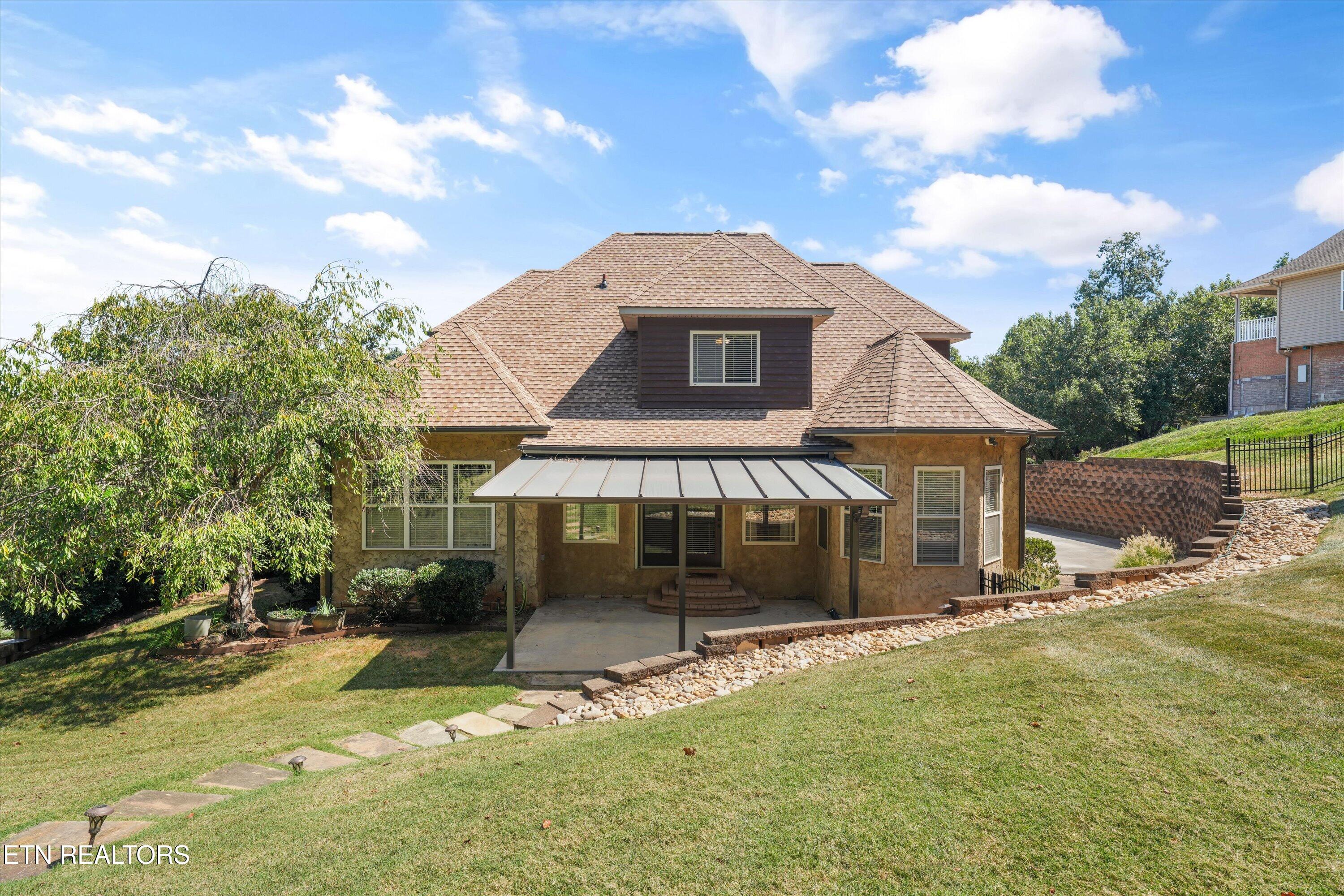 8121 Laurel Falls Lane