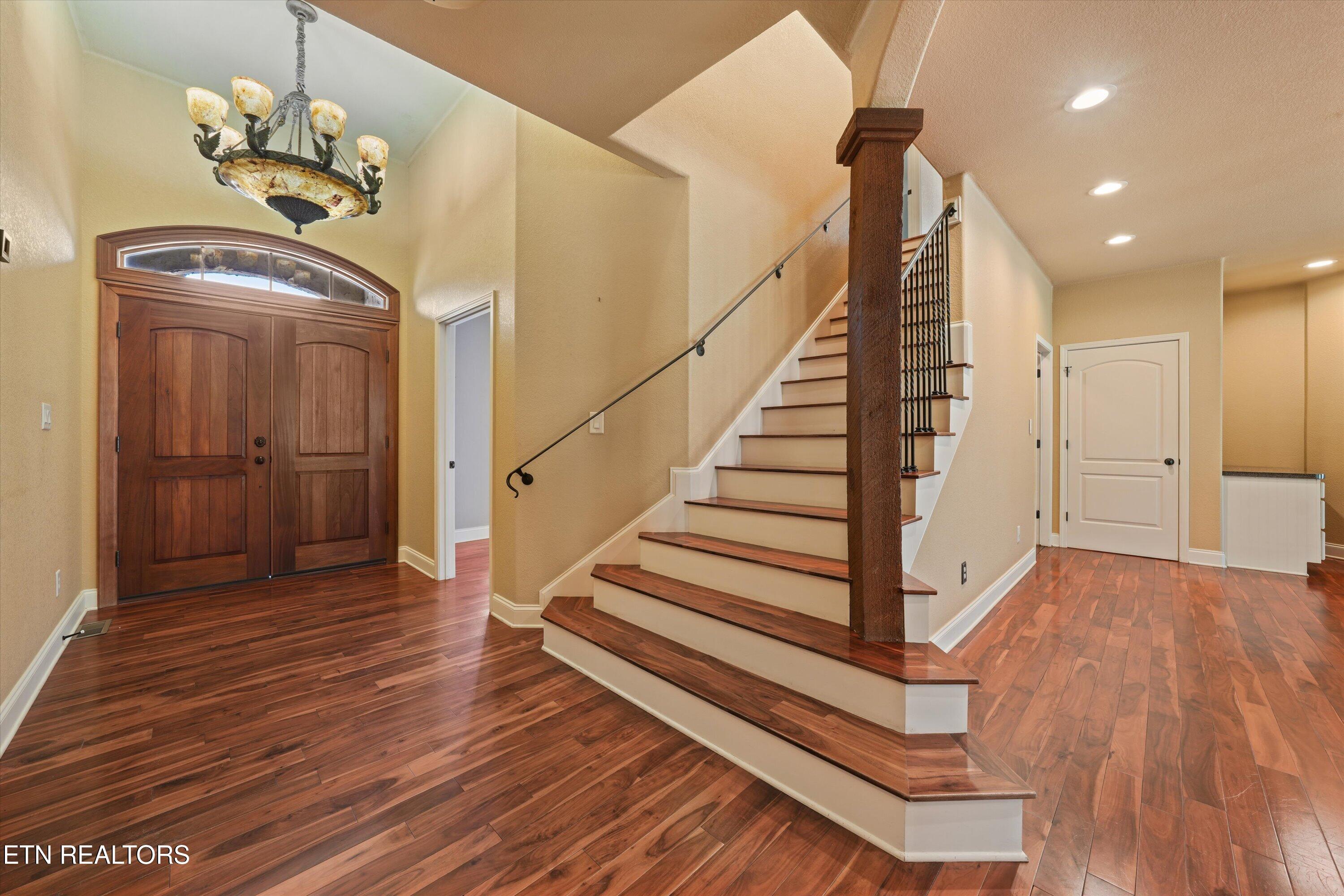 8121 Laurel Falls Lane