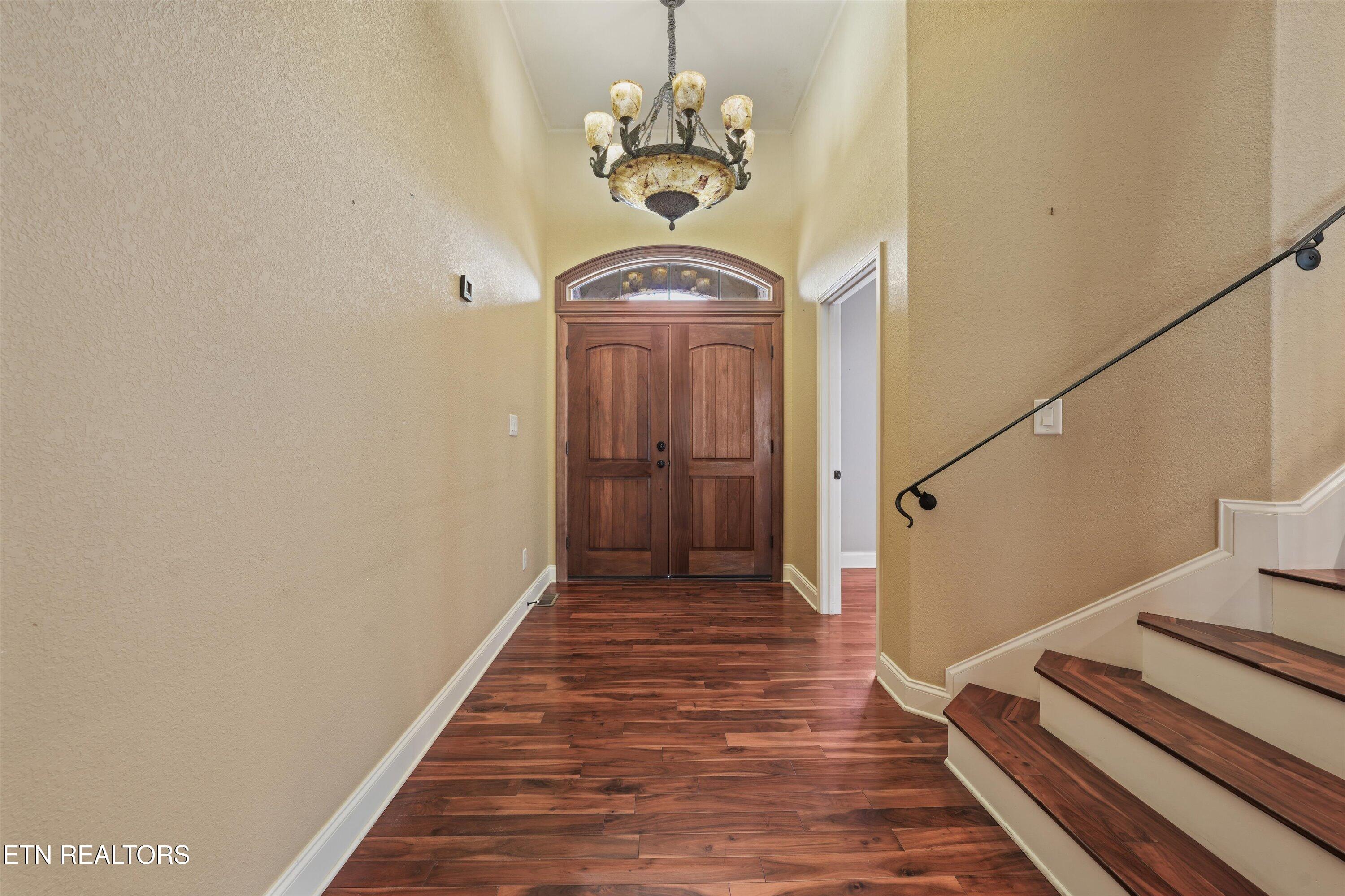 8121 Laurel Falls Lane