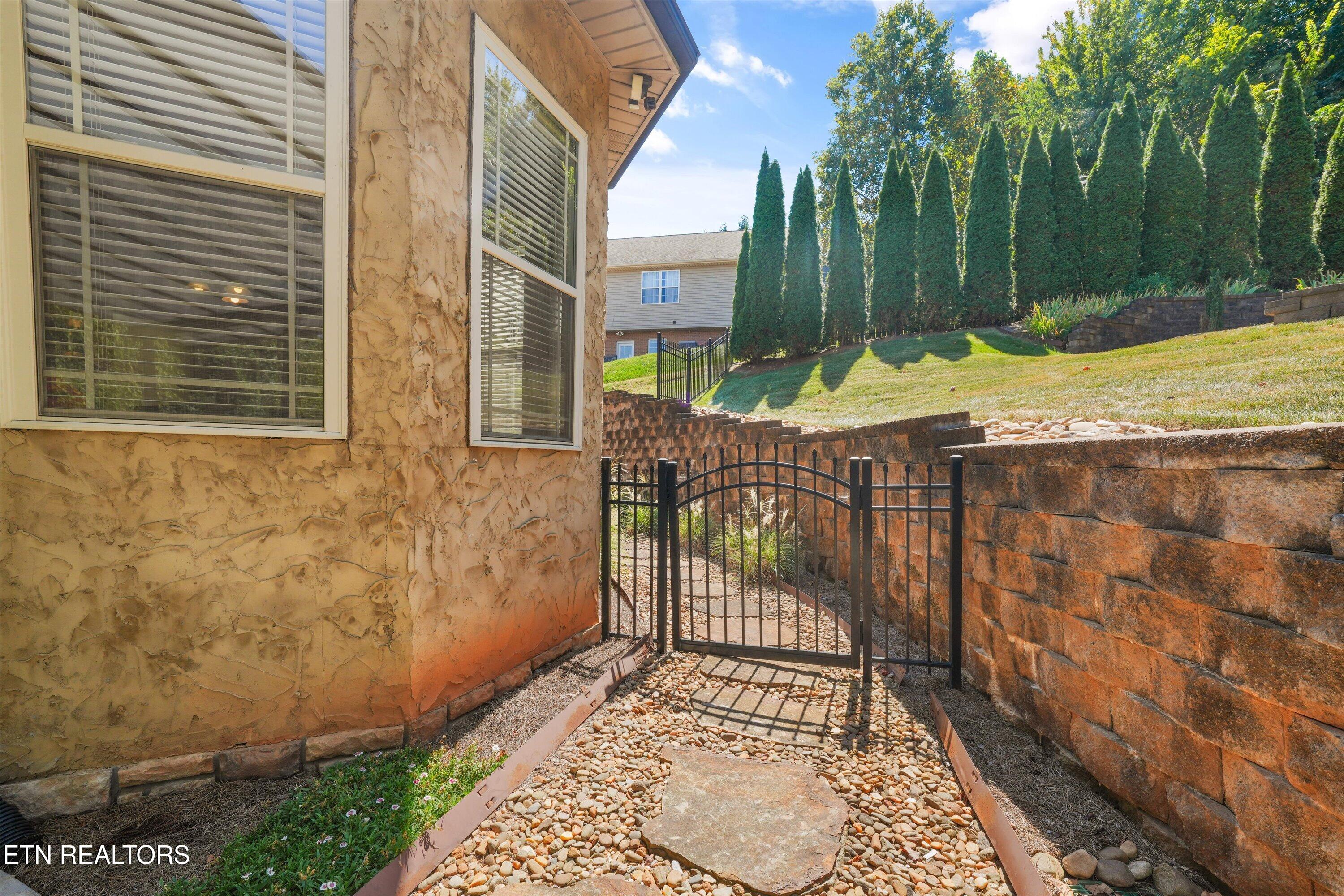 8121 Laurel Falls Lane