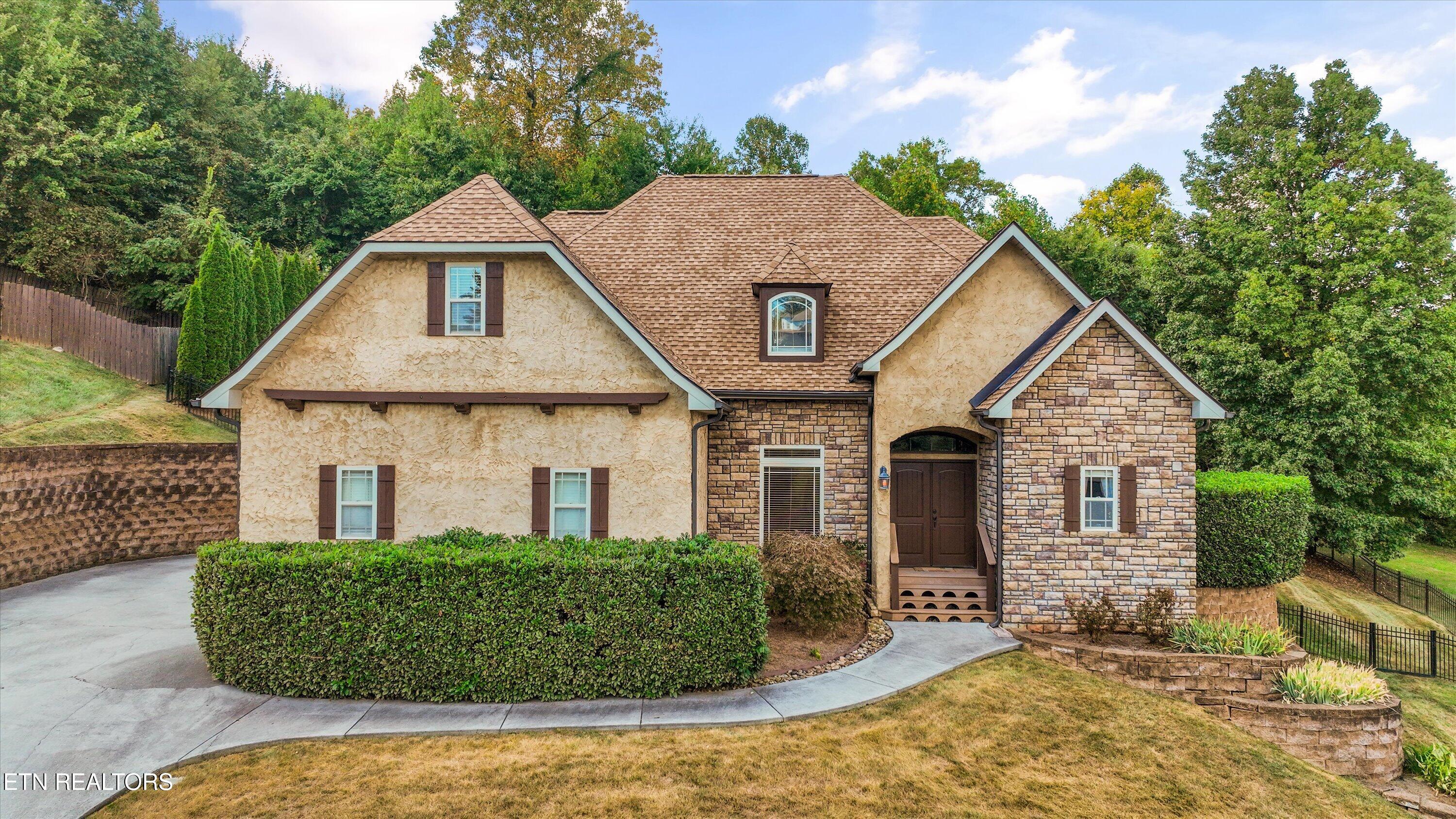 8121 Laurel Falls Lane