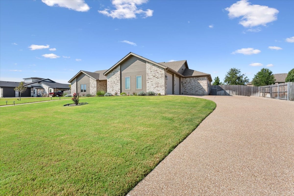 493 Twisted Oak Lane