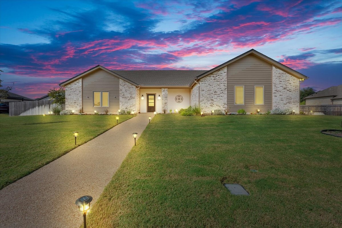 493 Twisted Oak Lane