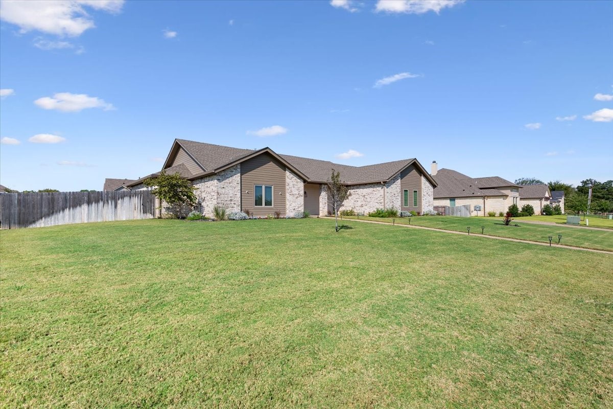 493 Twisted Oak Lane