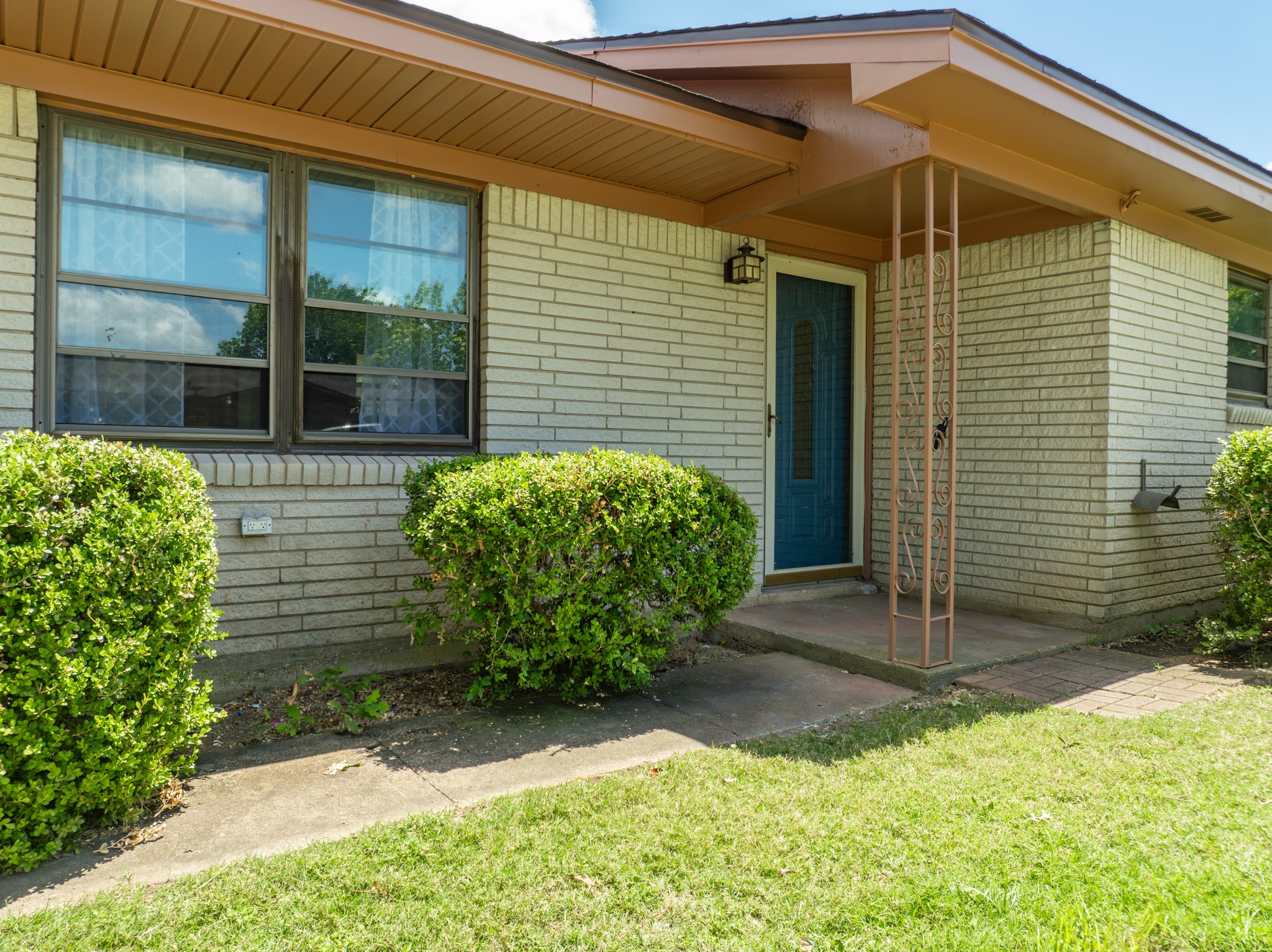 301 Sunset Boulevard