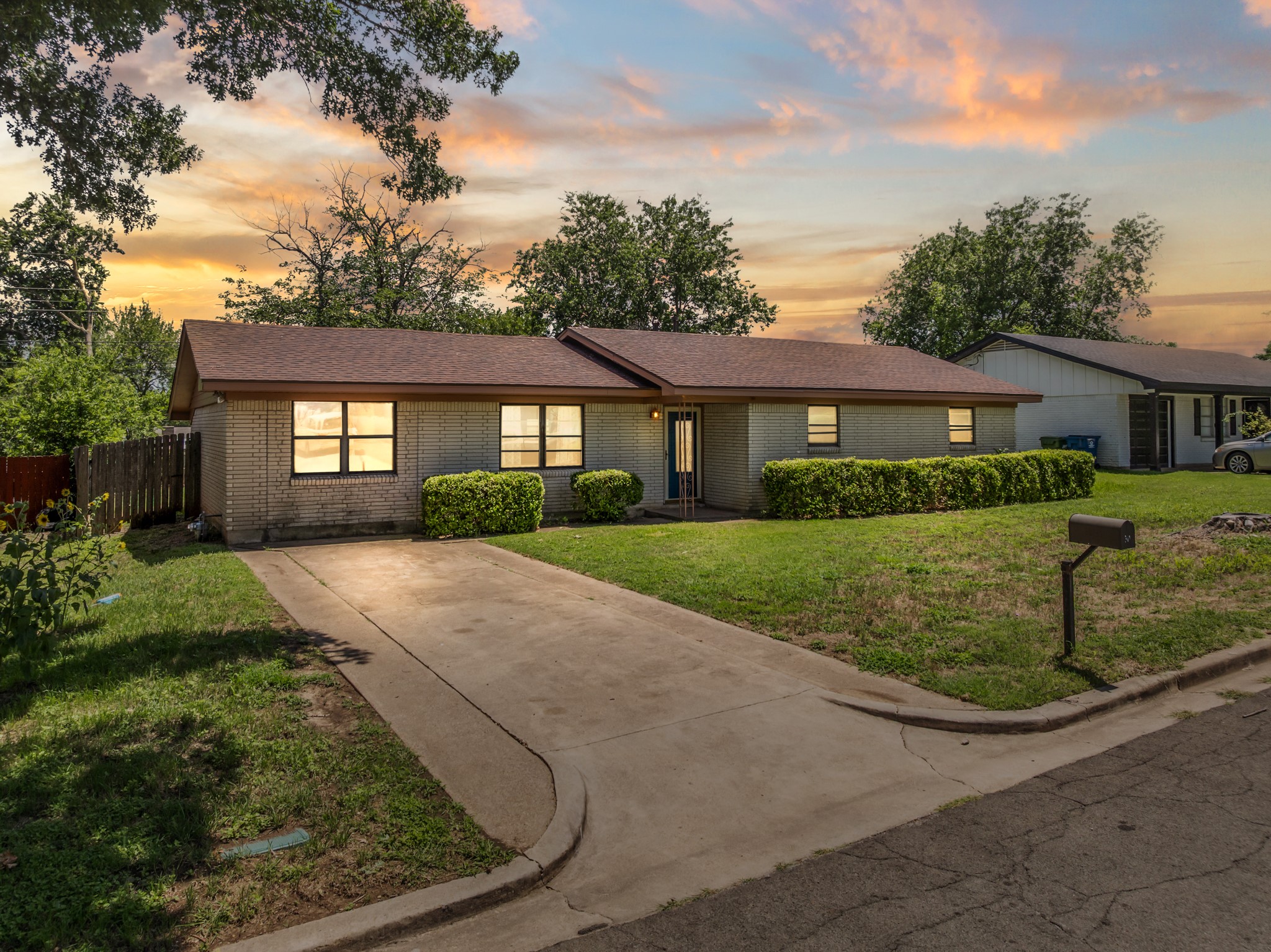 301 Sunset Boulevard