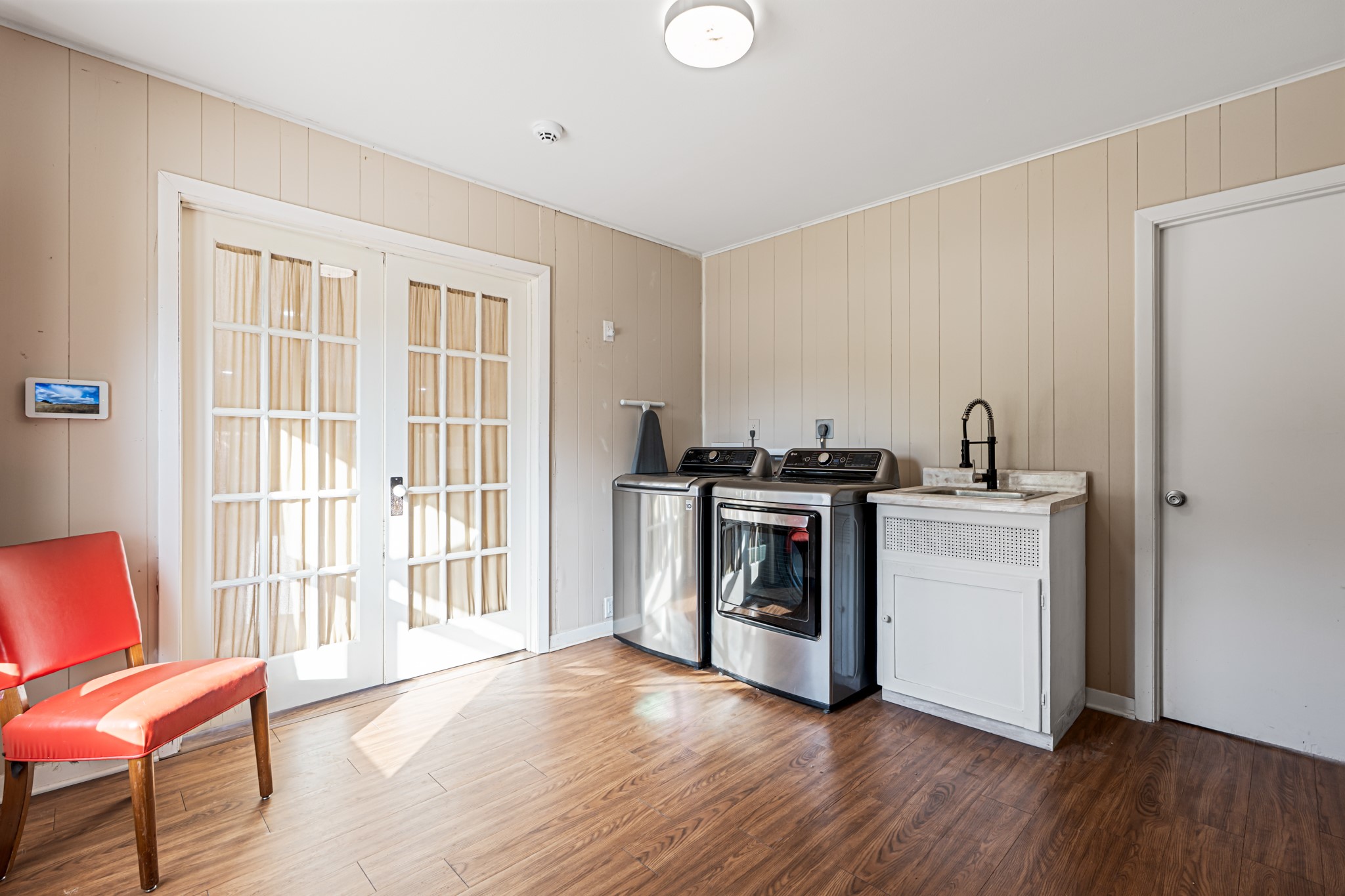1500 W 10th Street