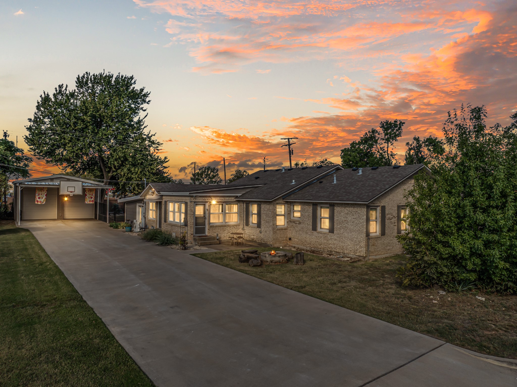 1500 W 10th Street