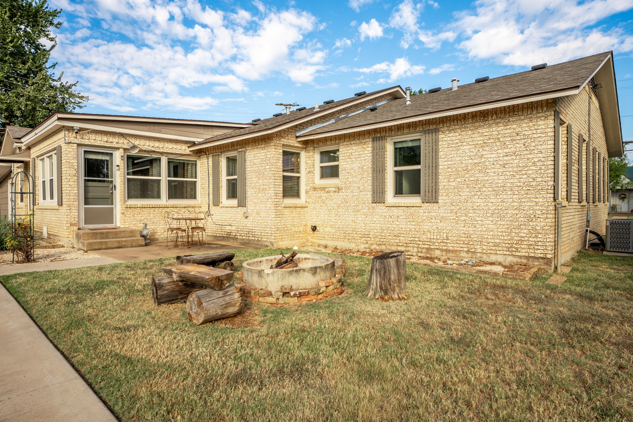 1500 W 10th Street