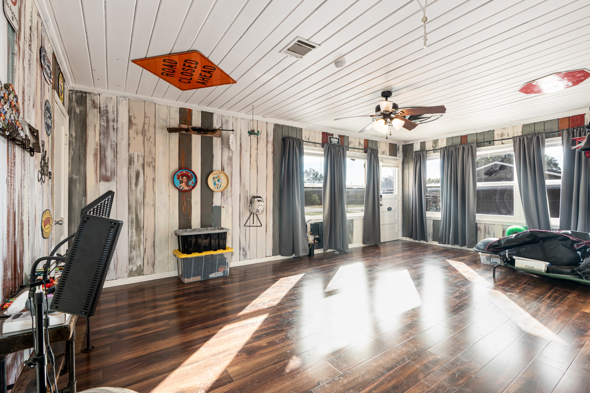 1500 W 10th Street