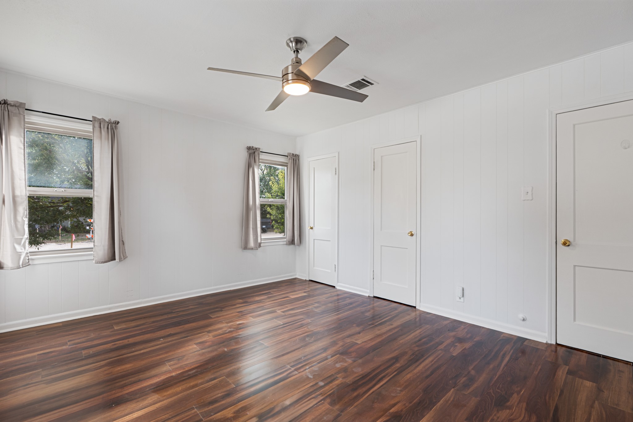 1500 W 10th Street