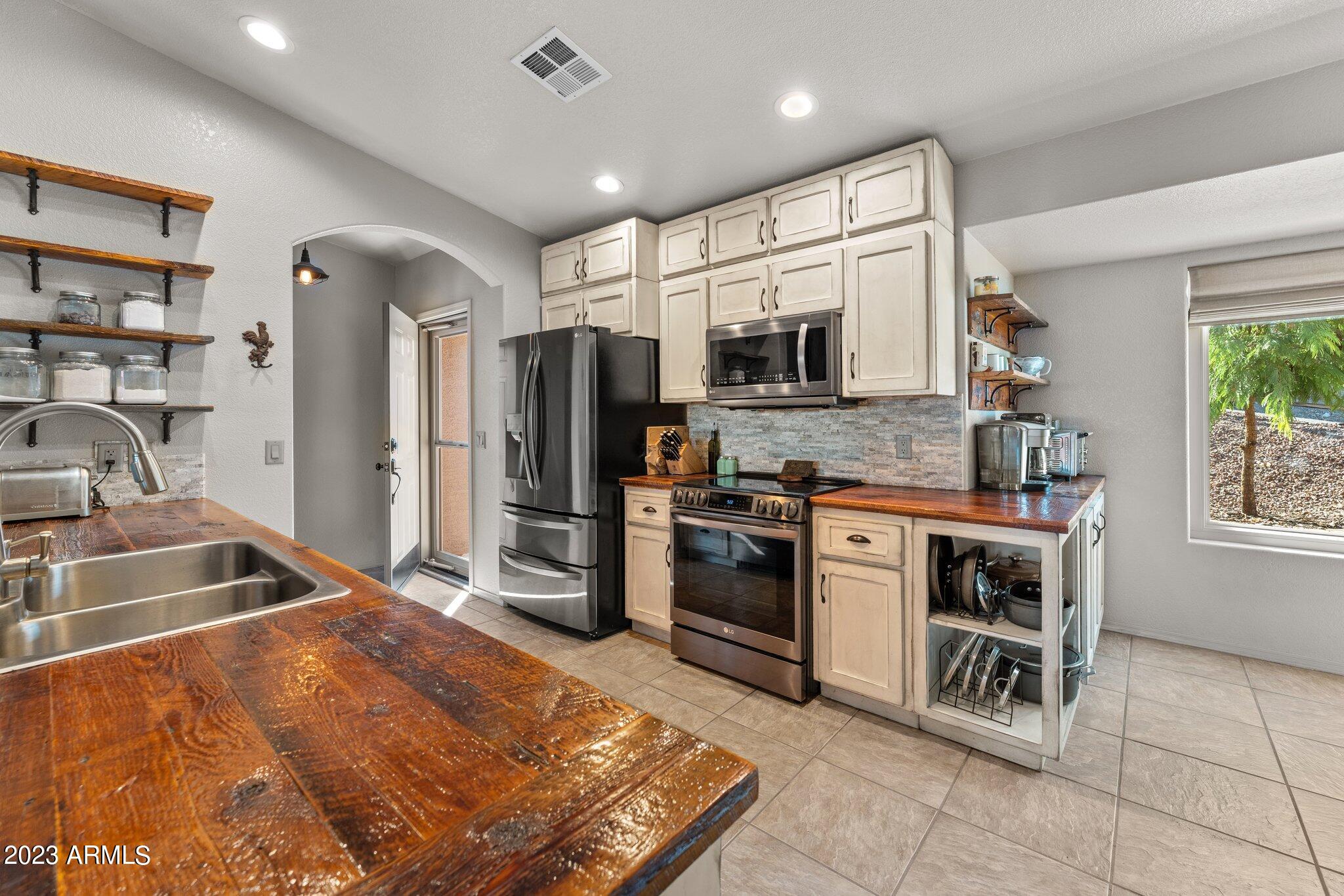 890 OASIS Drive