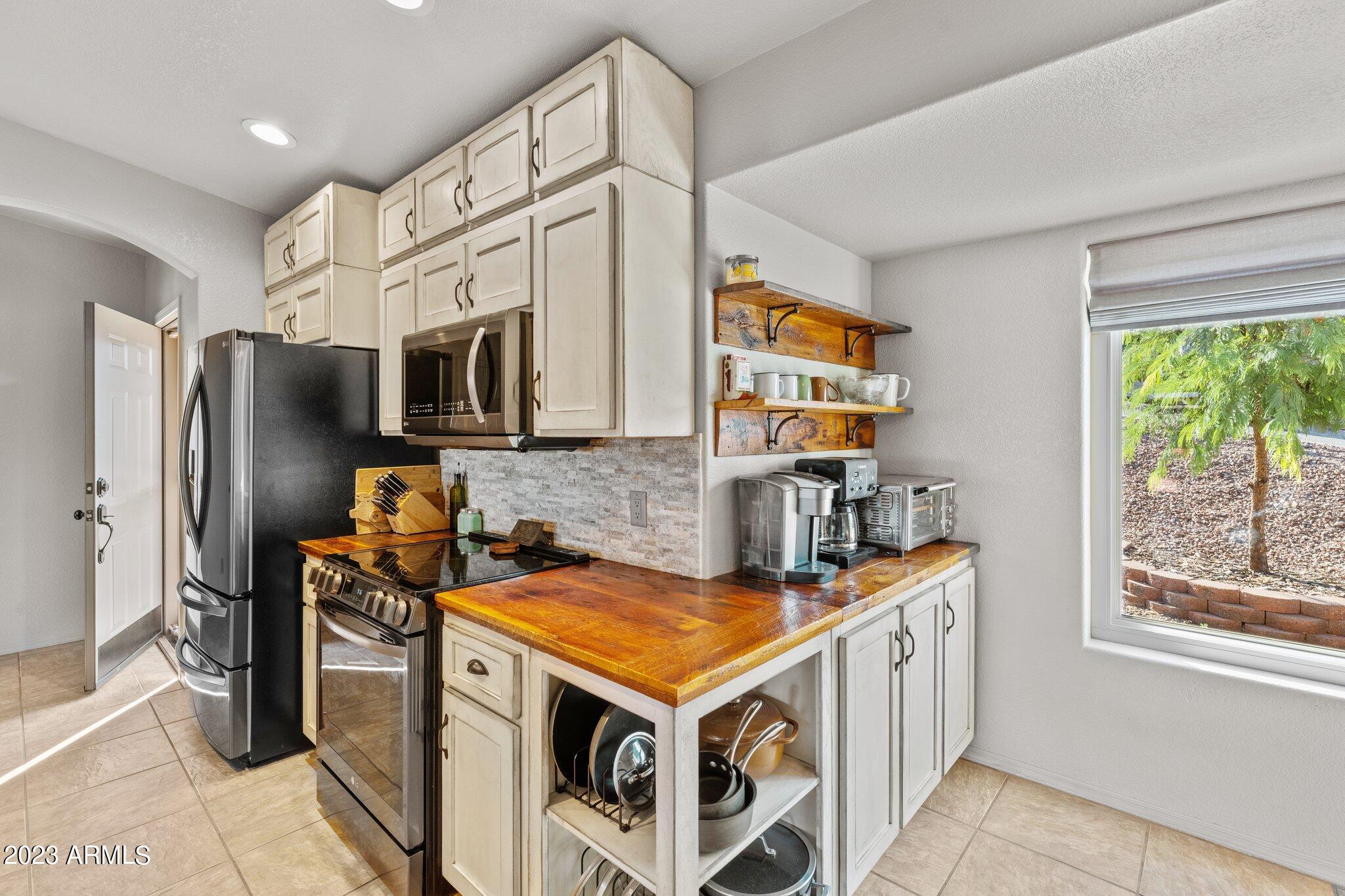 890 OASIS Drive