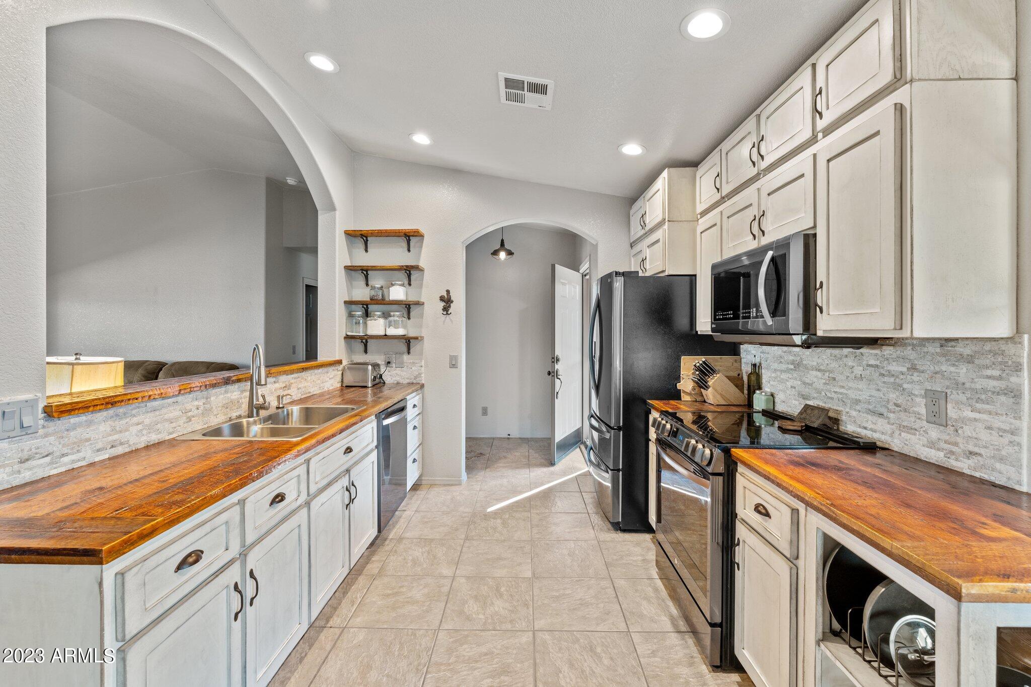 890 OASIS Drive