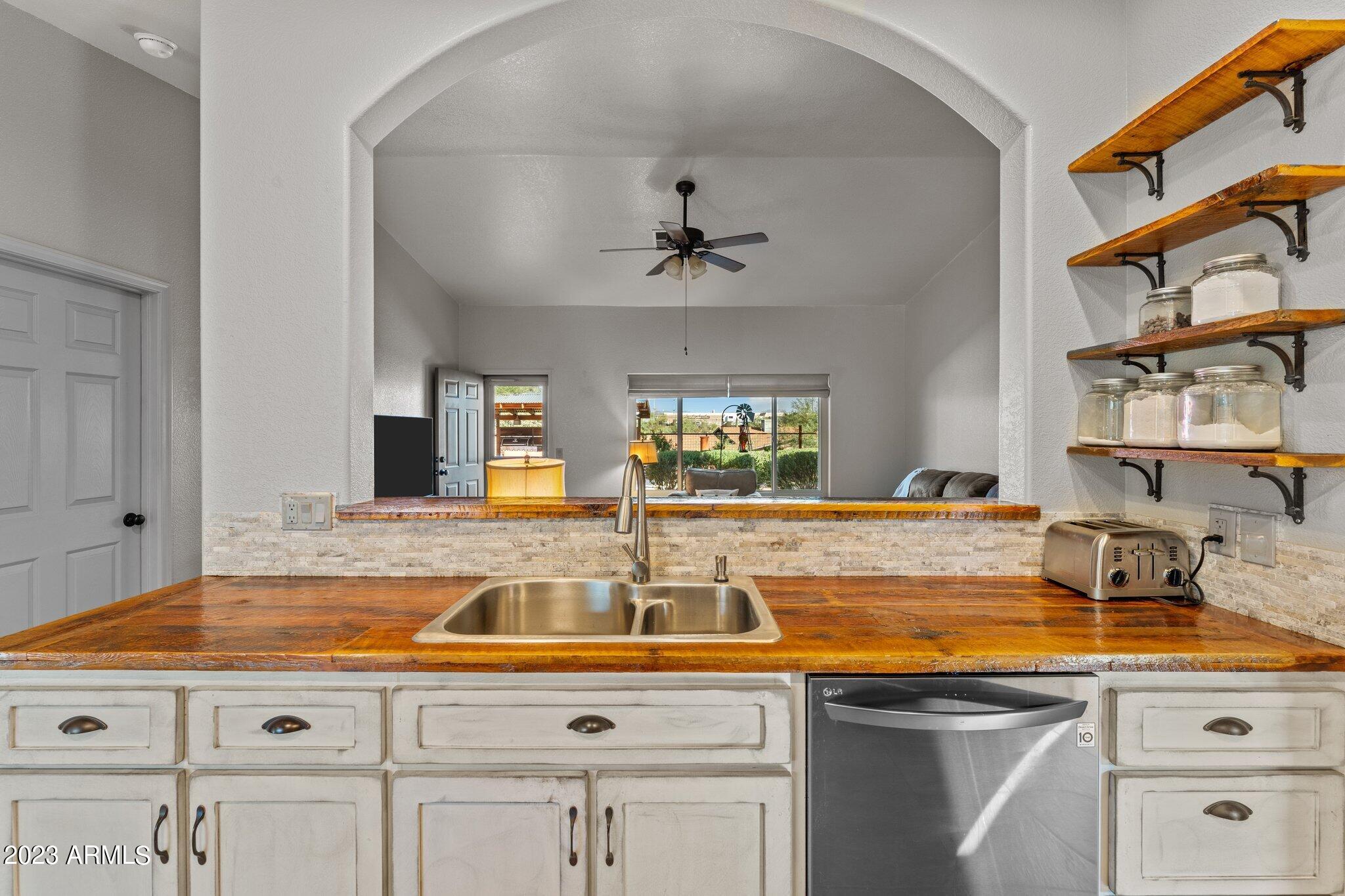 890 OASIS Drive