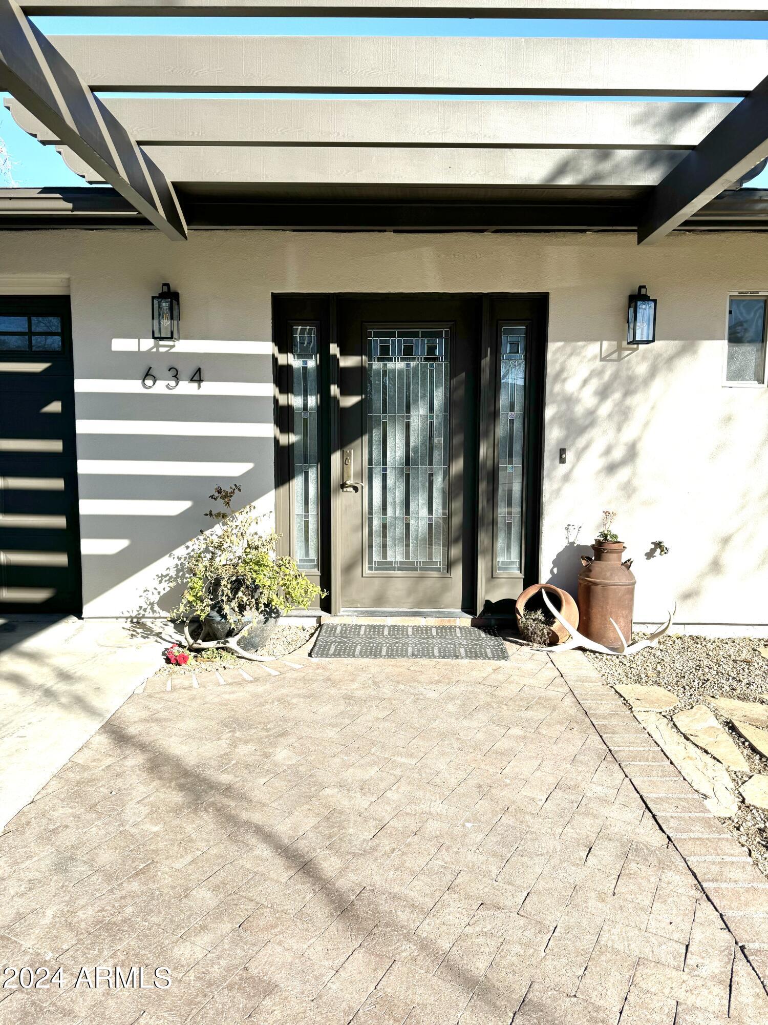 634 W La Golondrina Drive