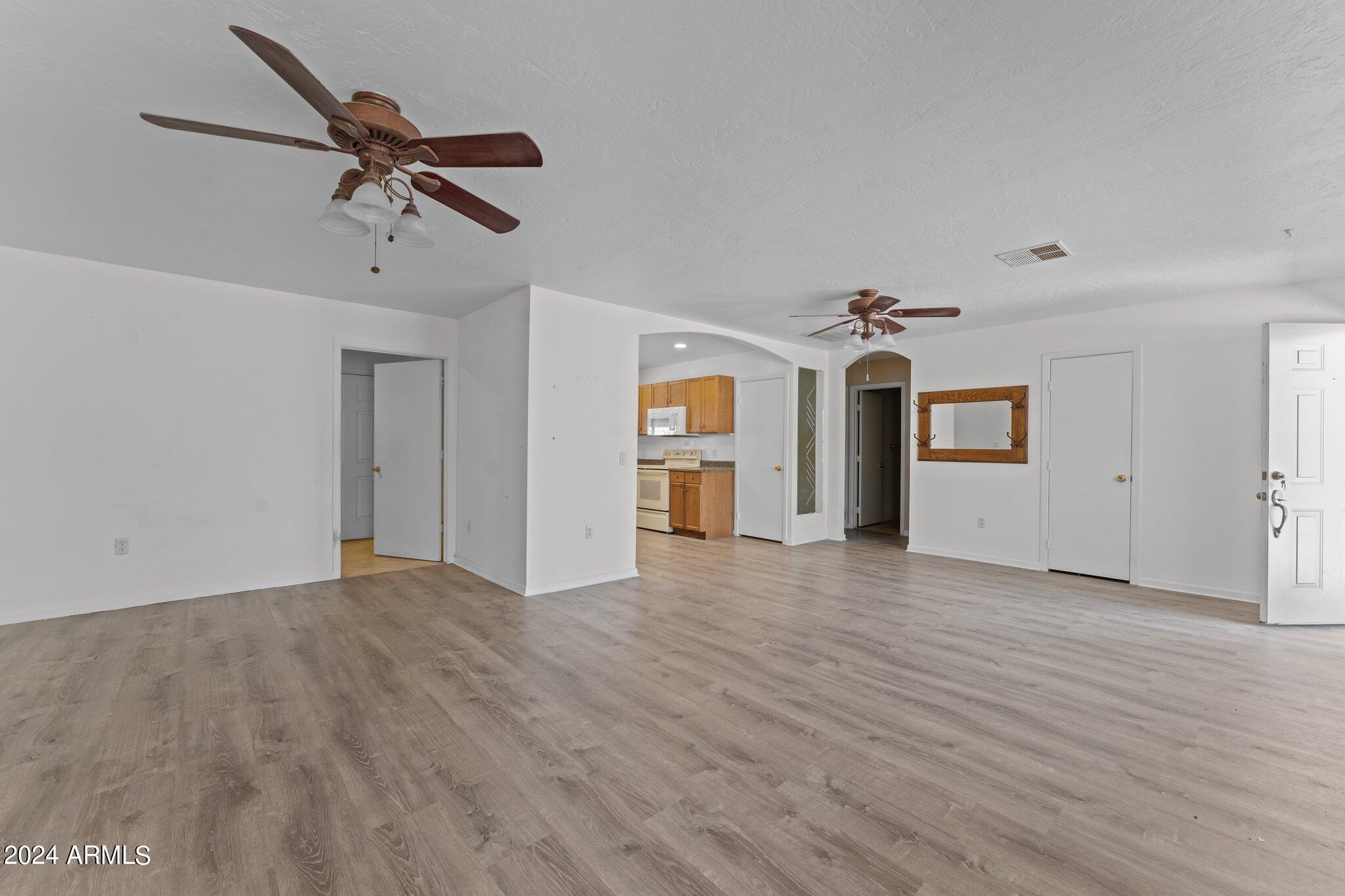 747 W HERMOSA Drive