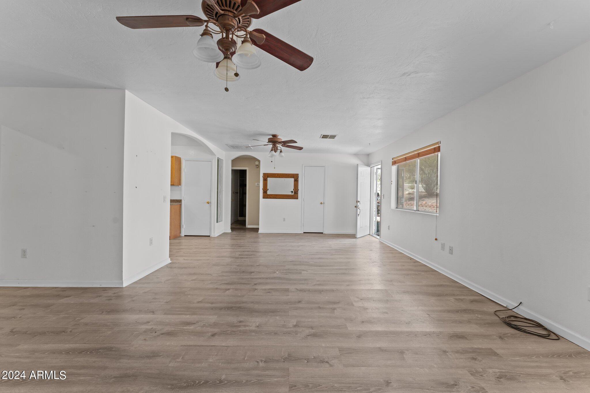 747 W HERMOSA Drive