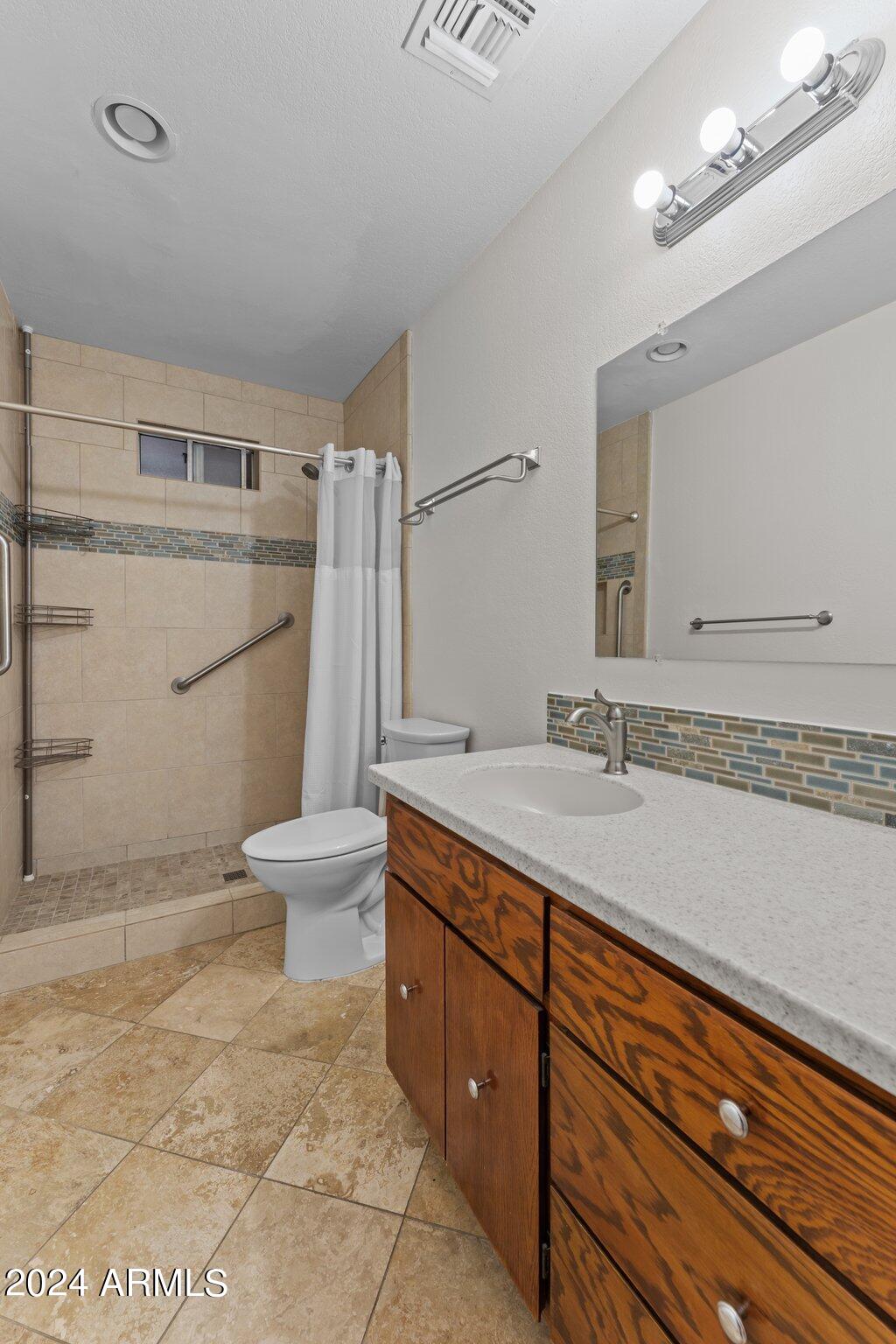747 W HERMOSA Drive