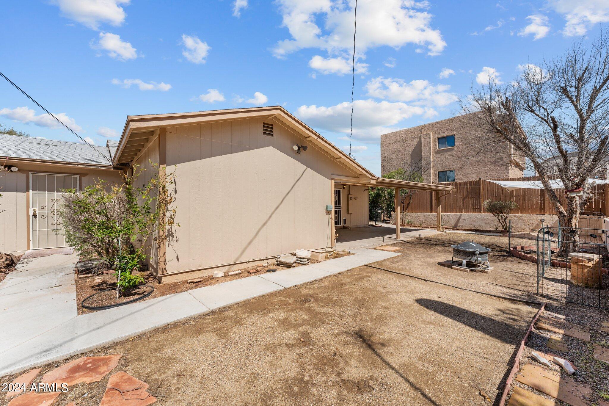 747 W HERMOSA Drive