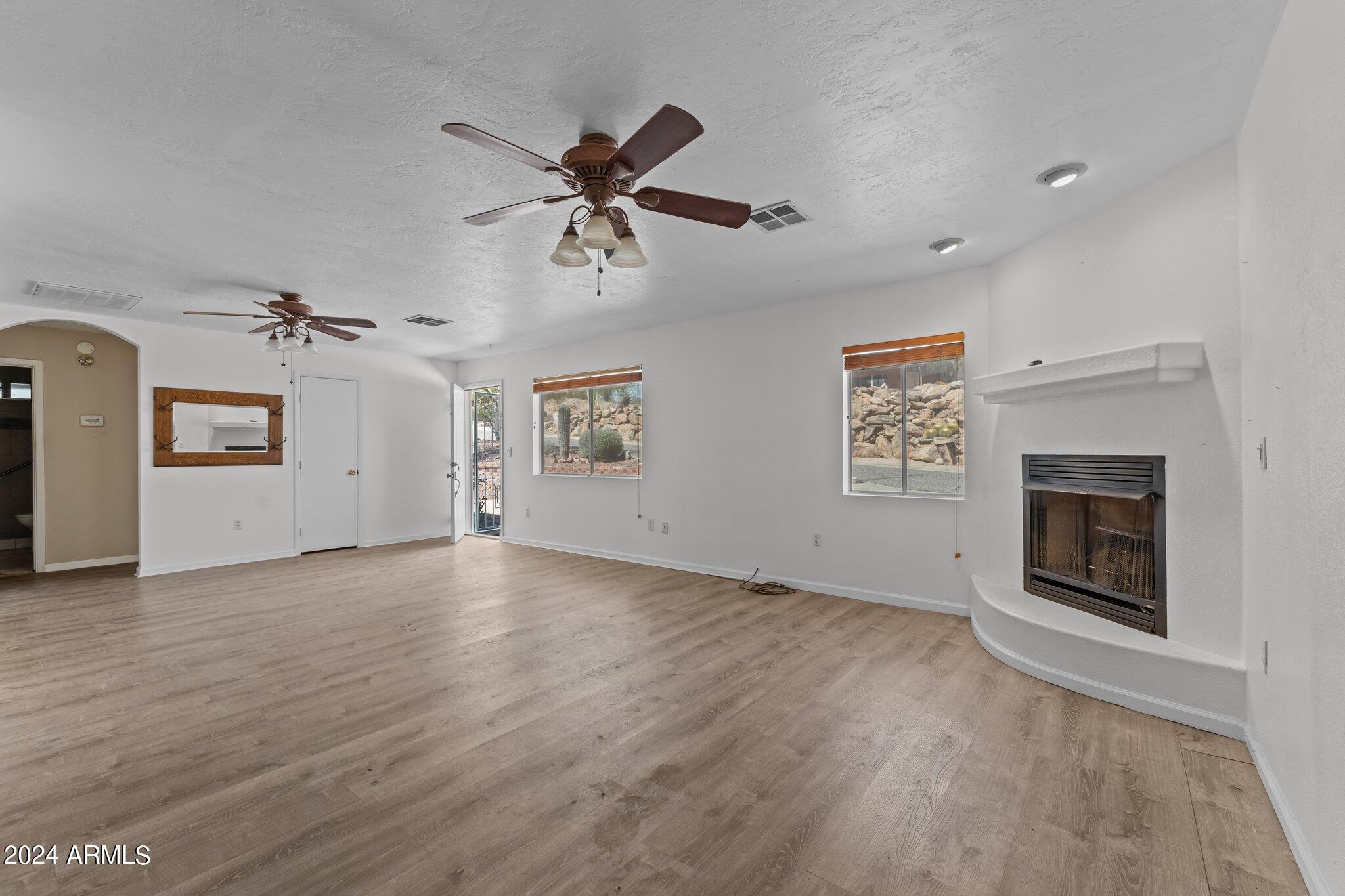 747 W HERMOSA Drive
