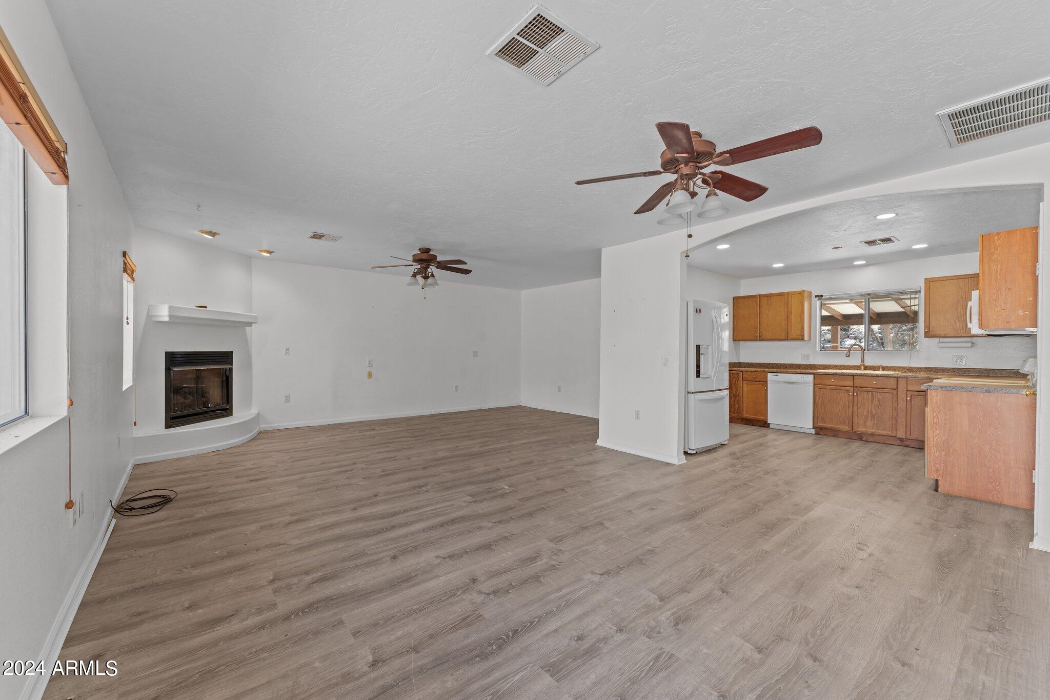 747 W HERMOSA Drive