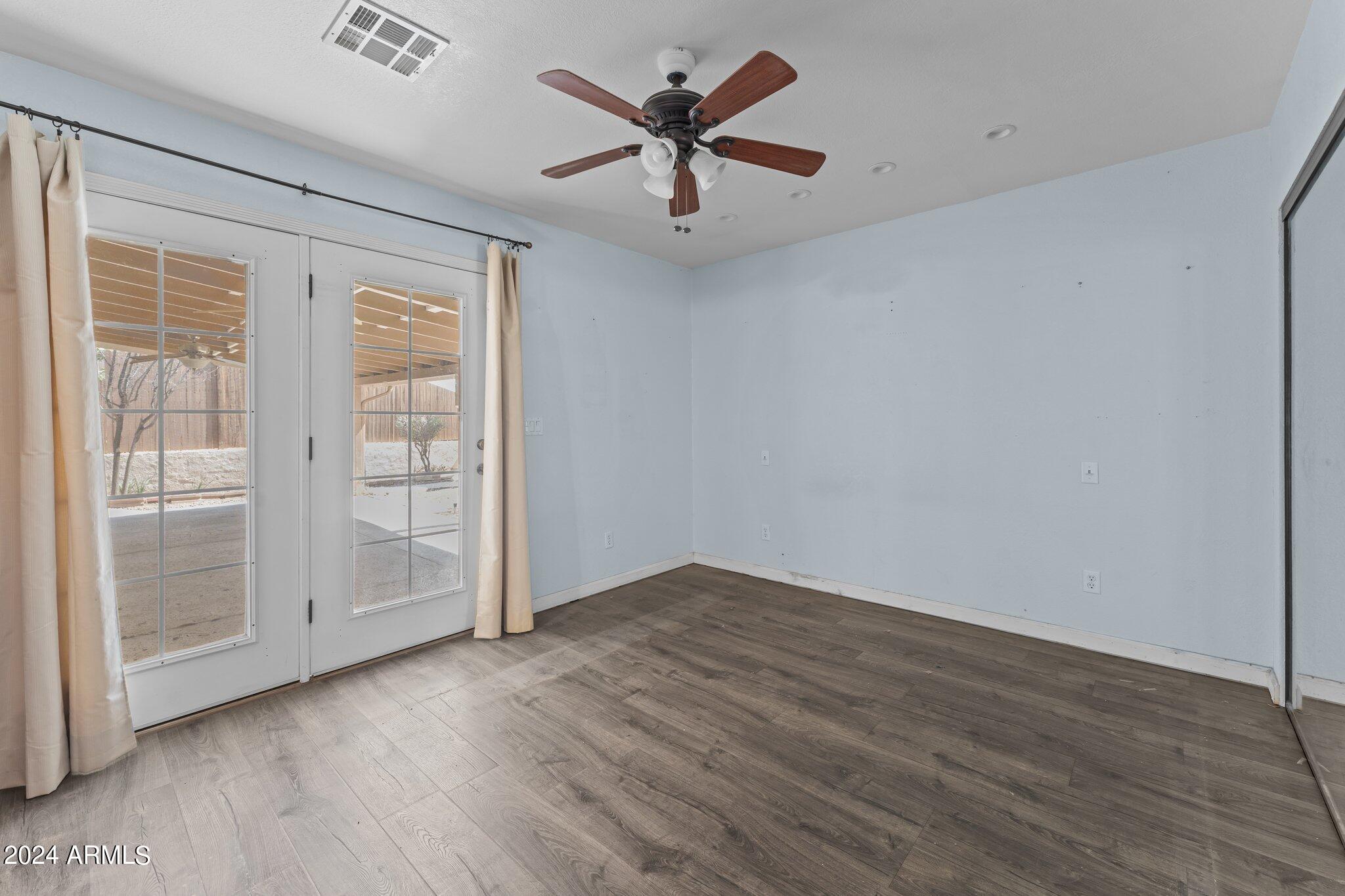 747 W HERMOSA Drive
