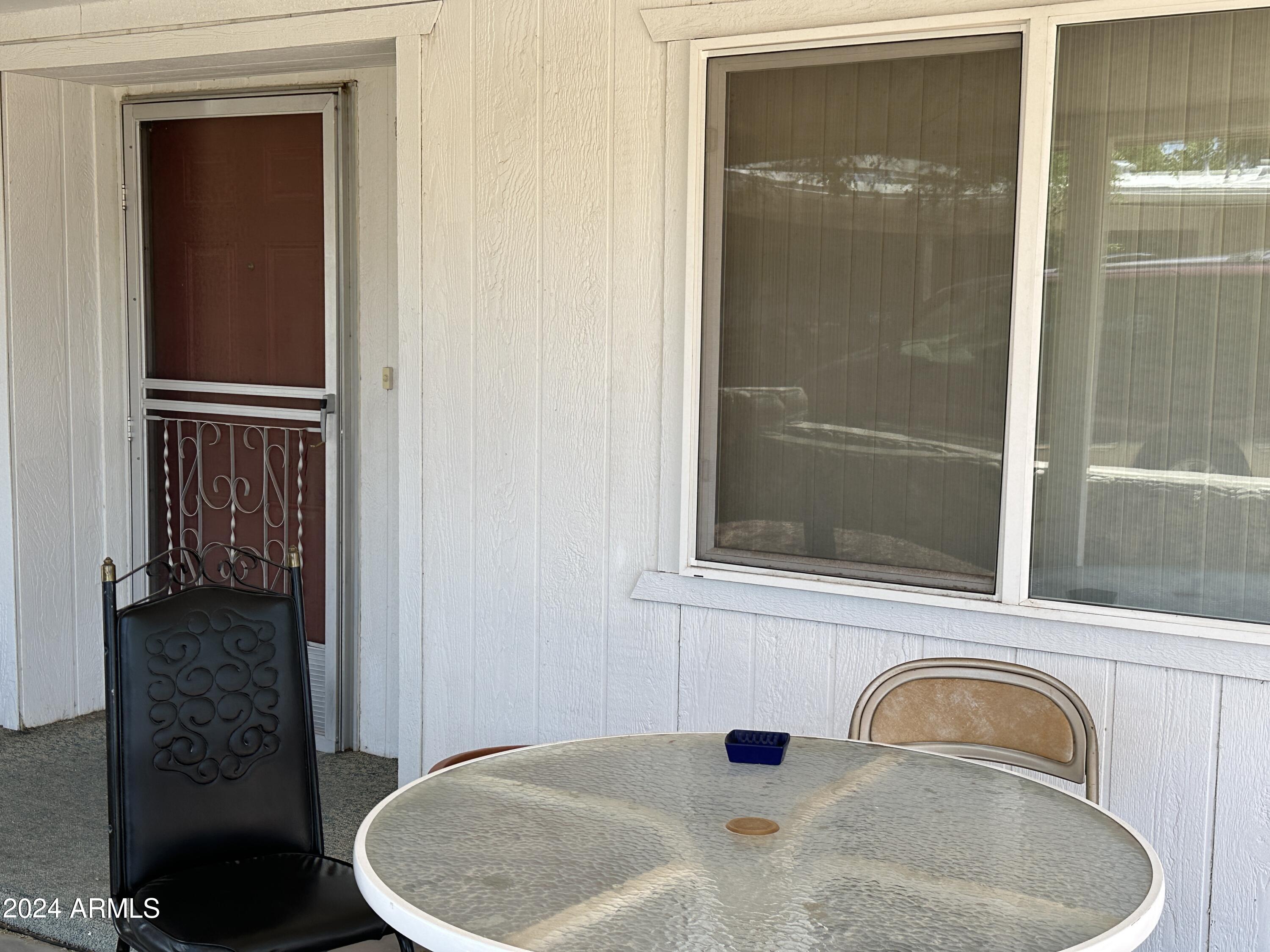 2124 W SMOKETREE Drive