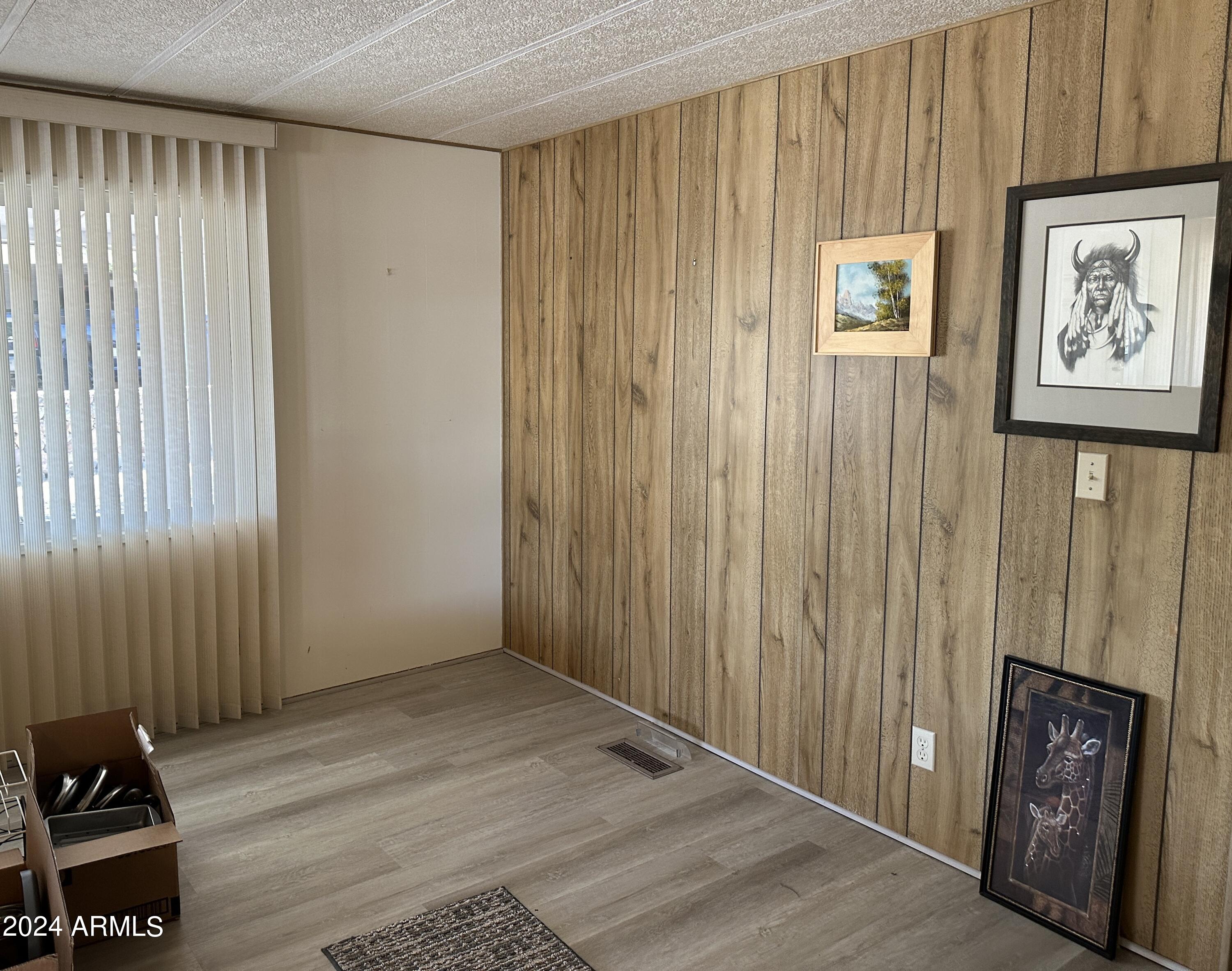 2124 W SMOKETREE Drive