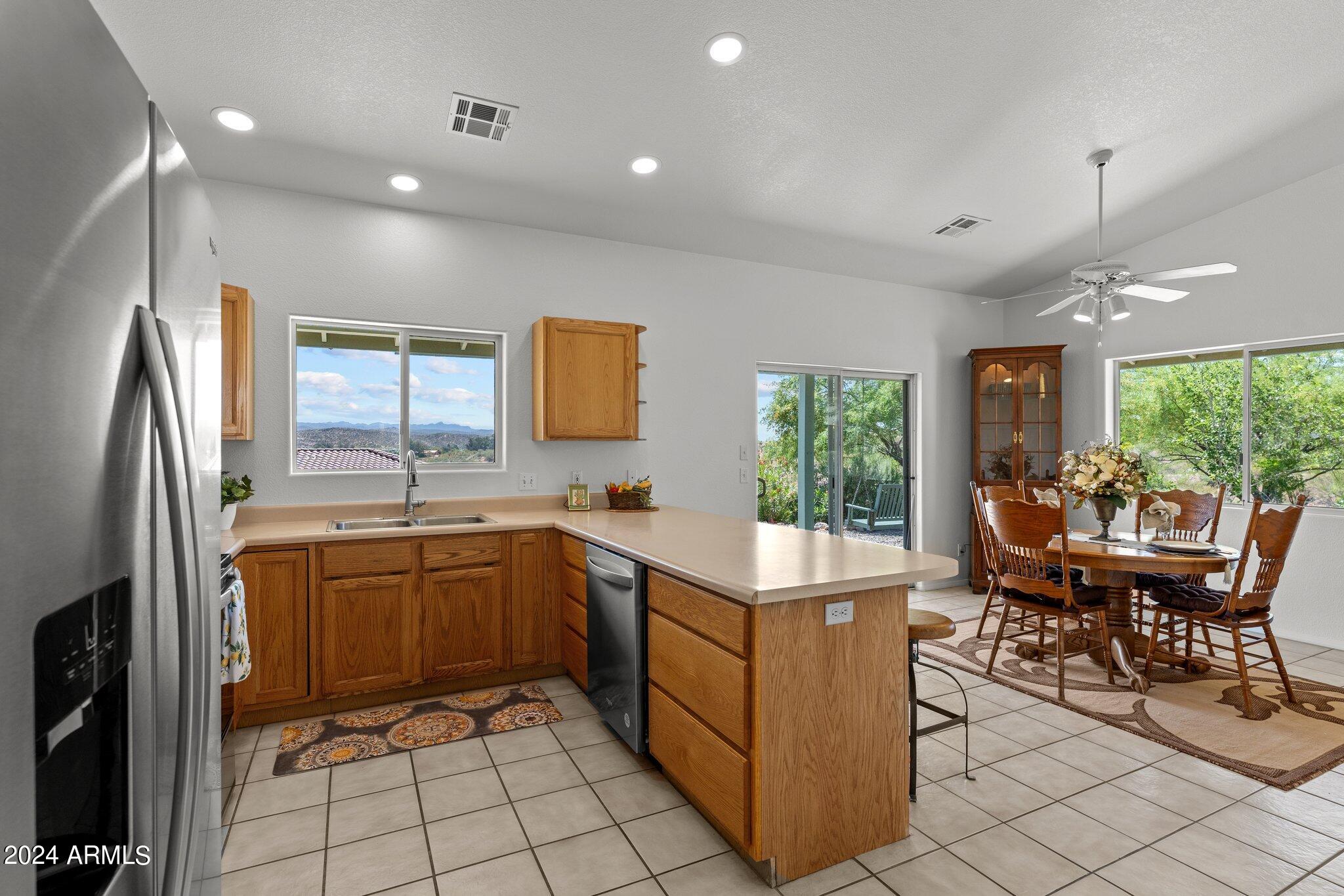 165 E COTTONWOOD Lane