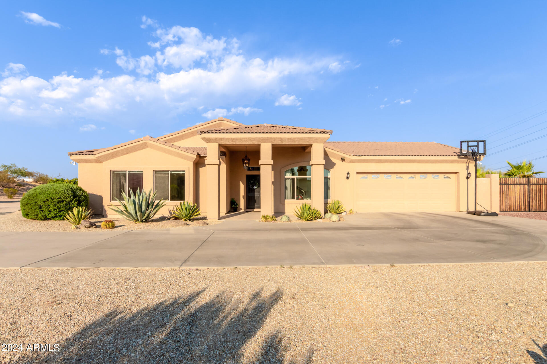 2585 W PINTO Place