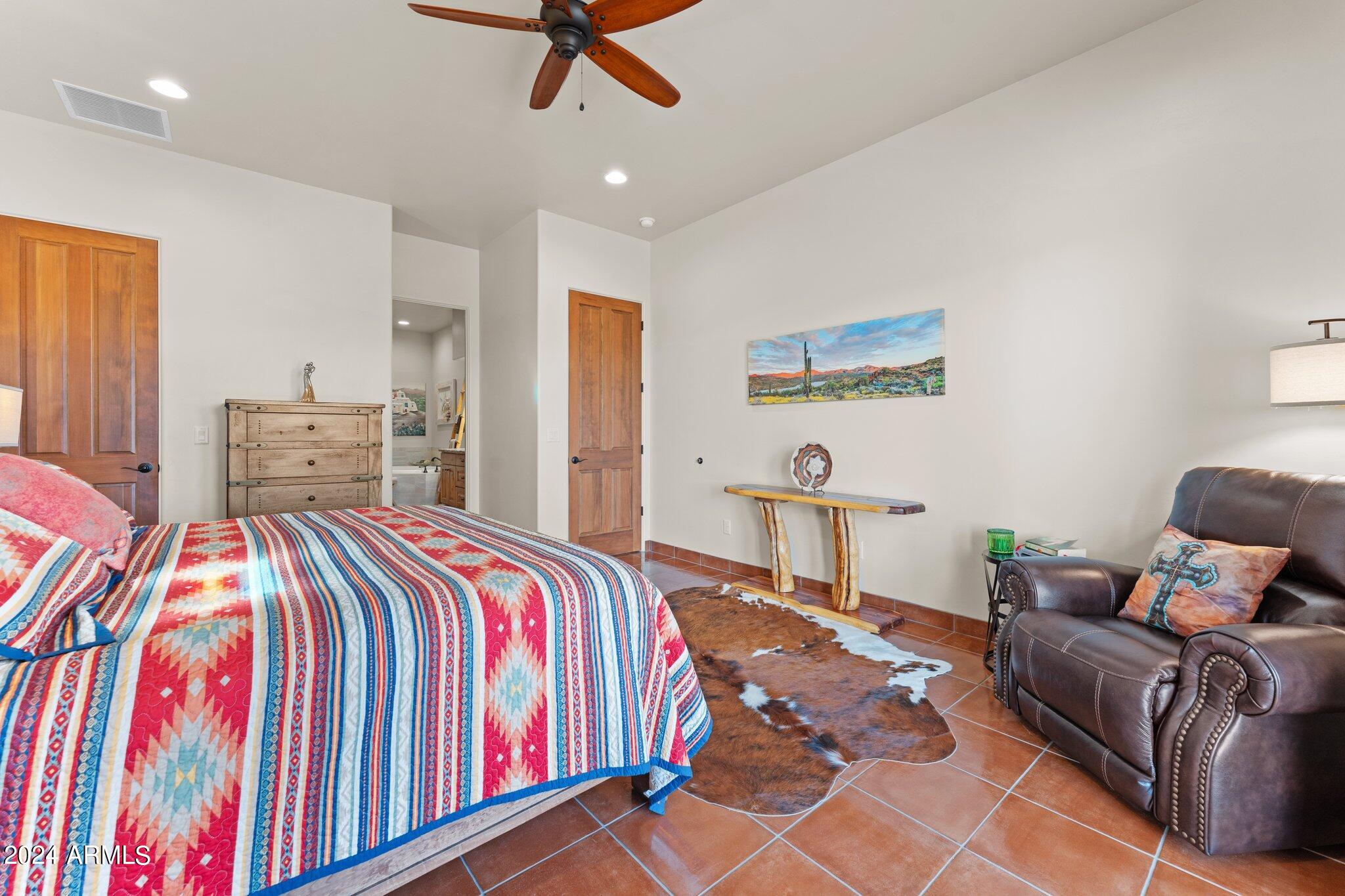 902 W SANTA FE Circle