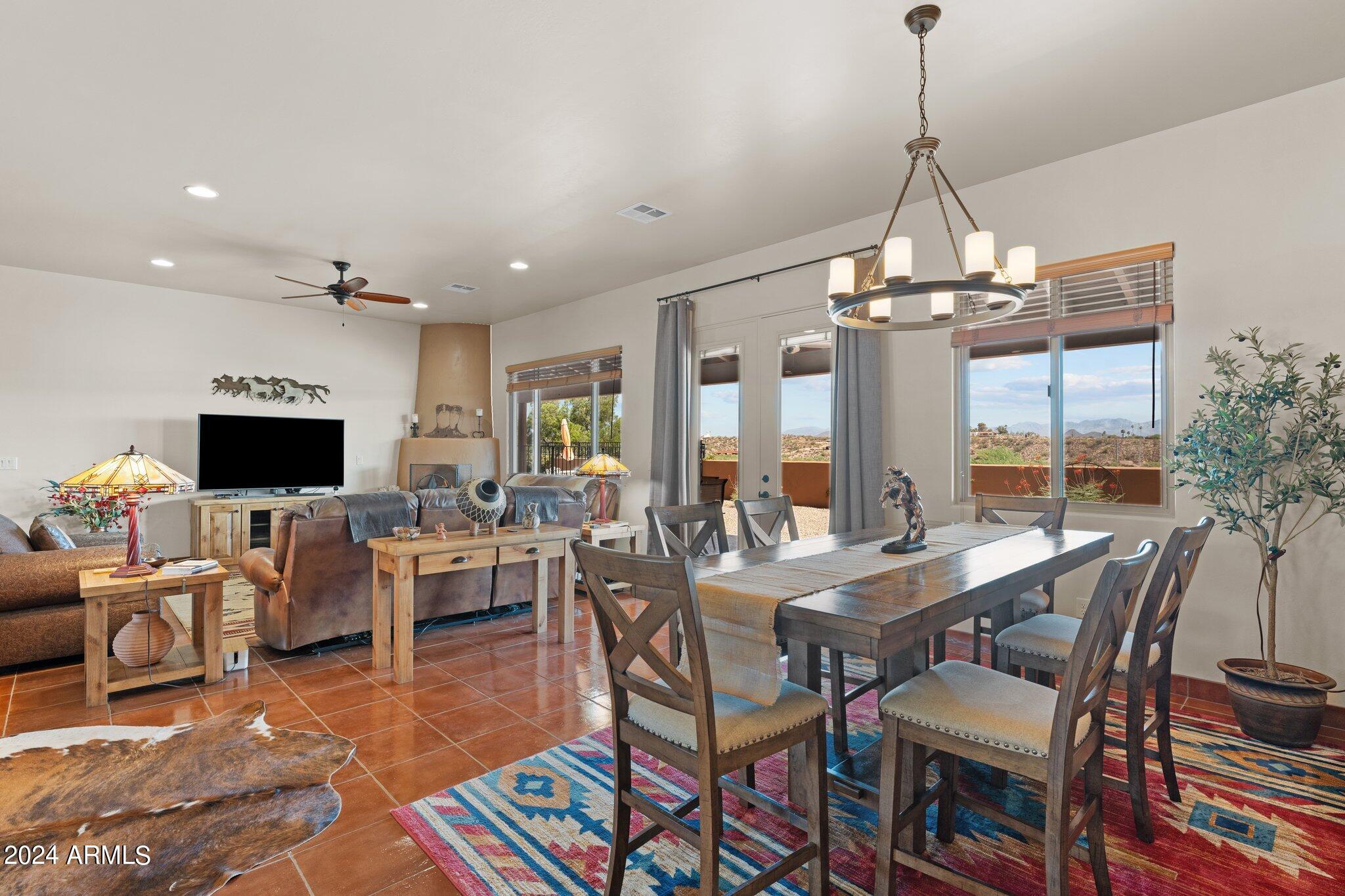 902 W SANTA FE Circle