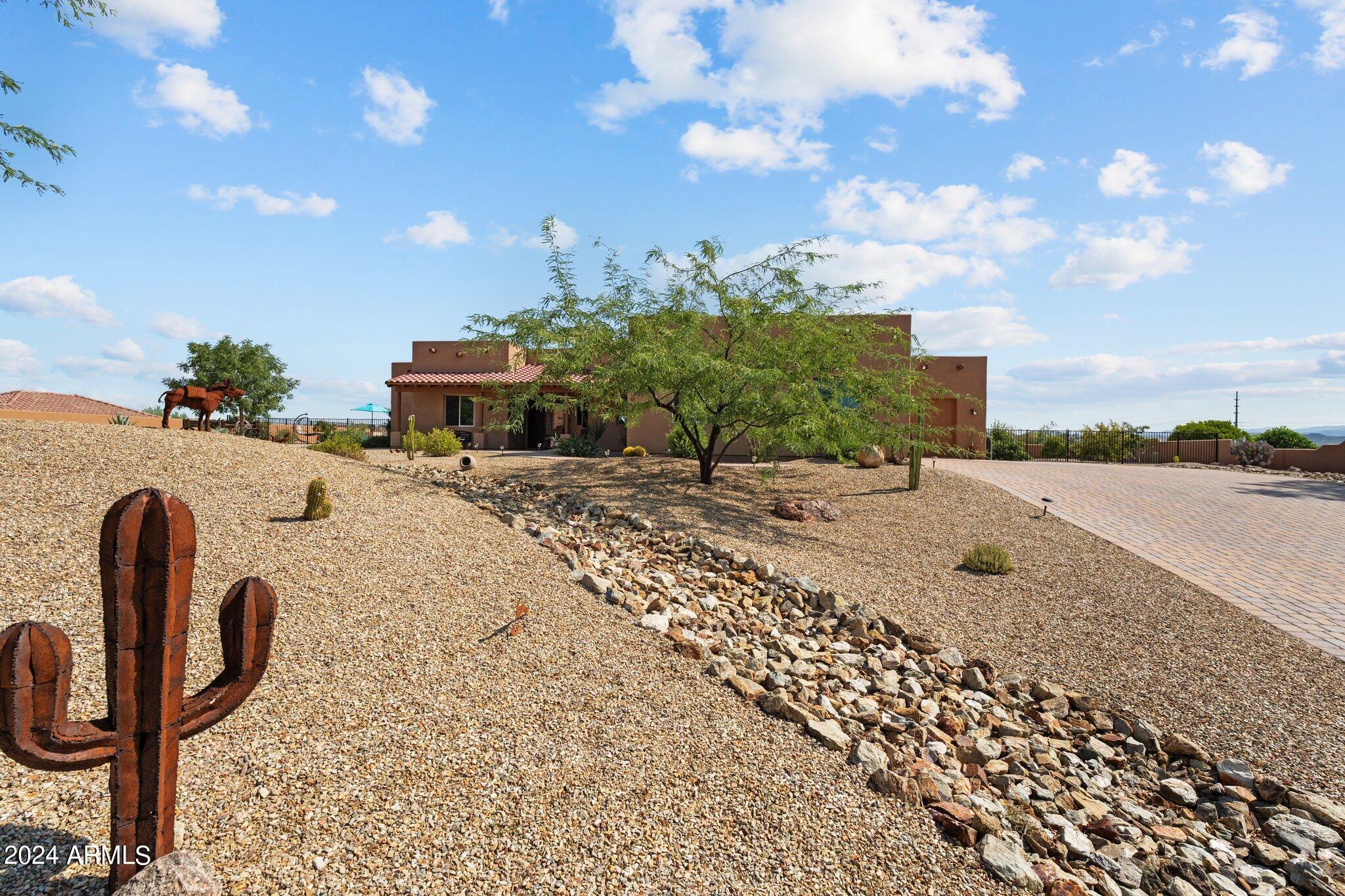 902 W SANTA FE Circle