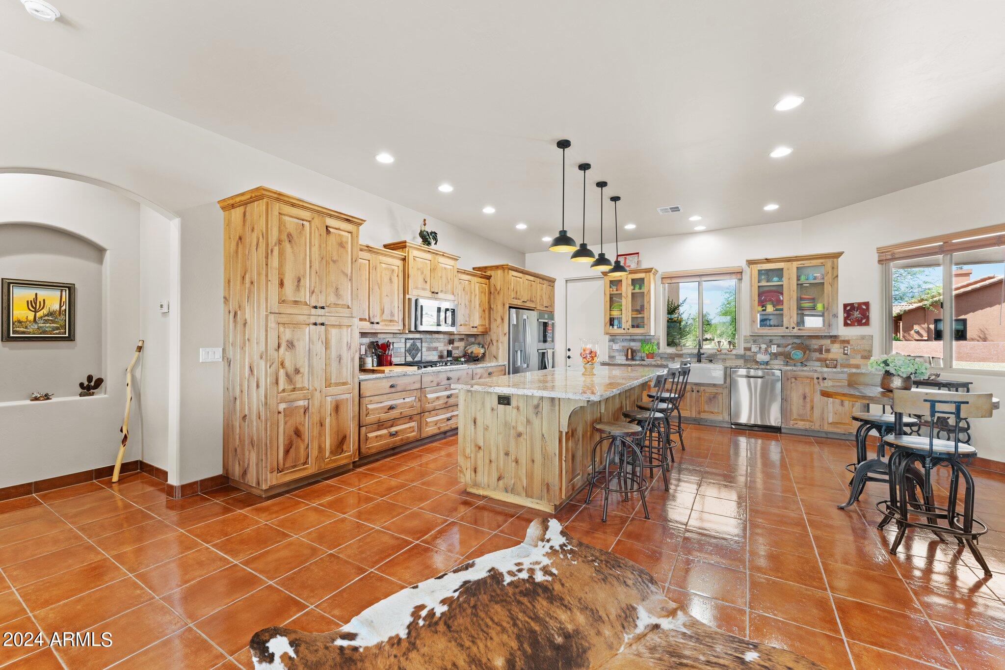 902 W SANTA FE Circle