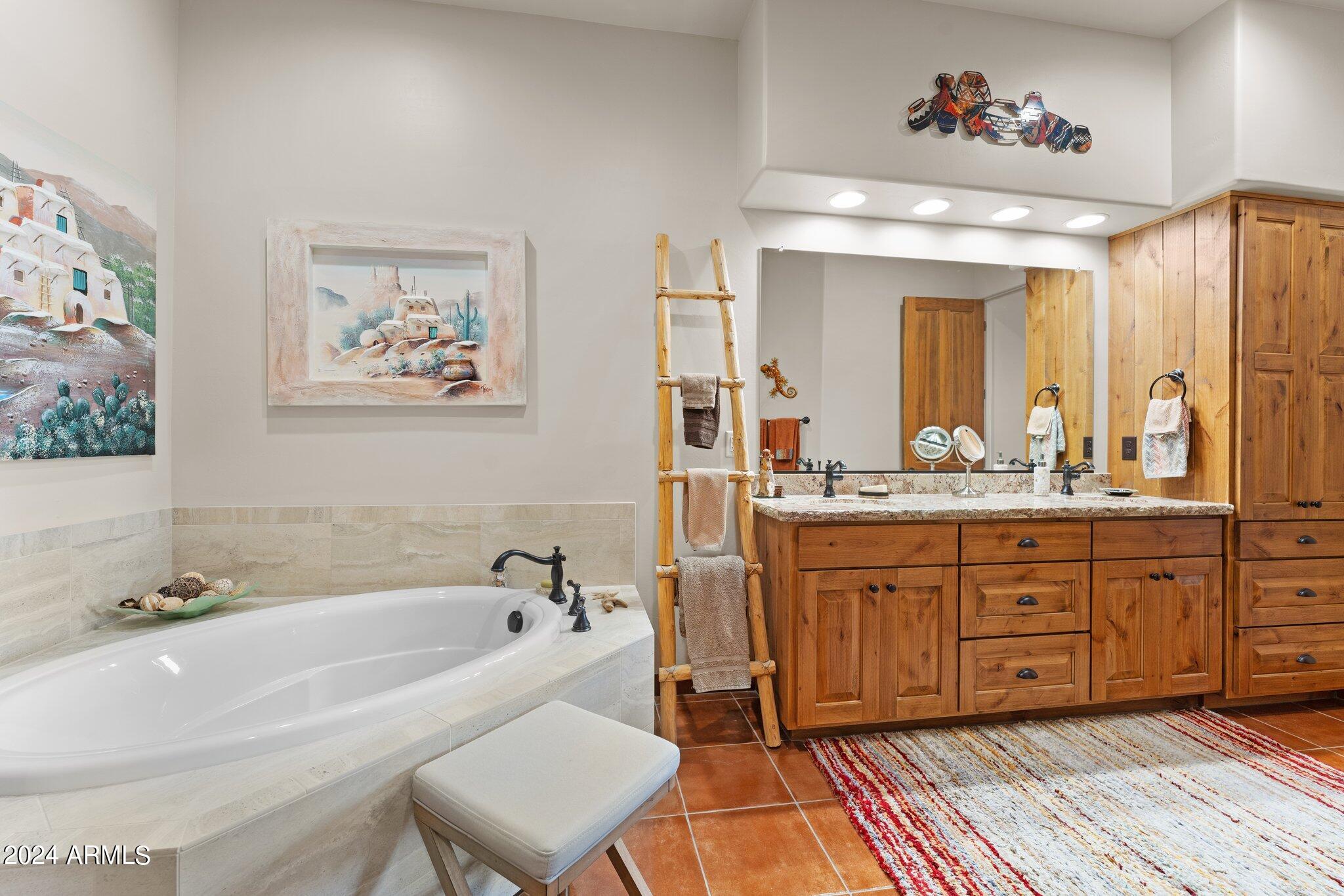 902 W SANTA FE Circle