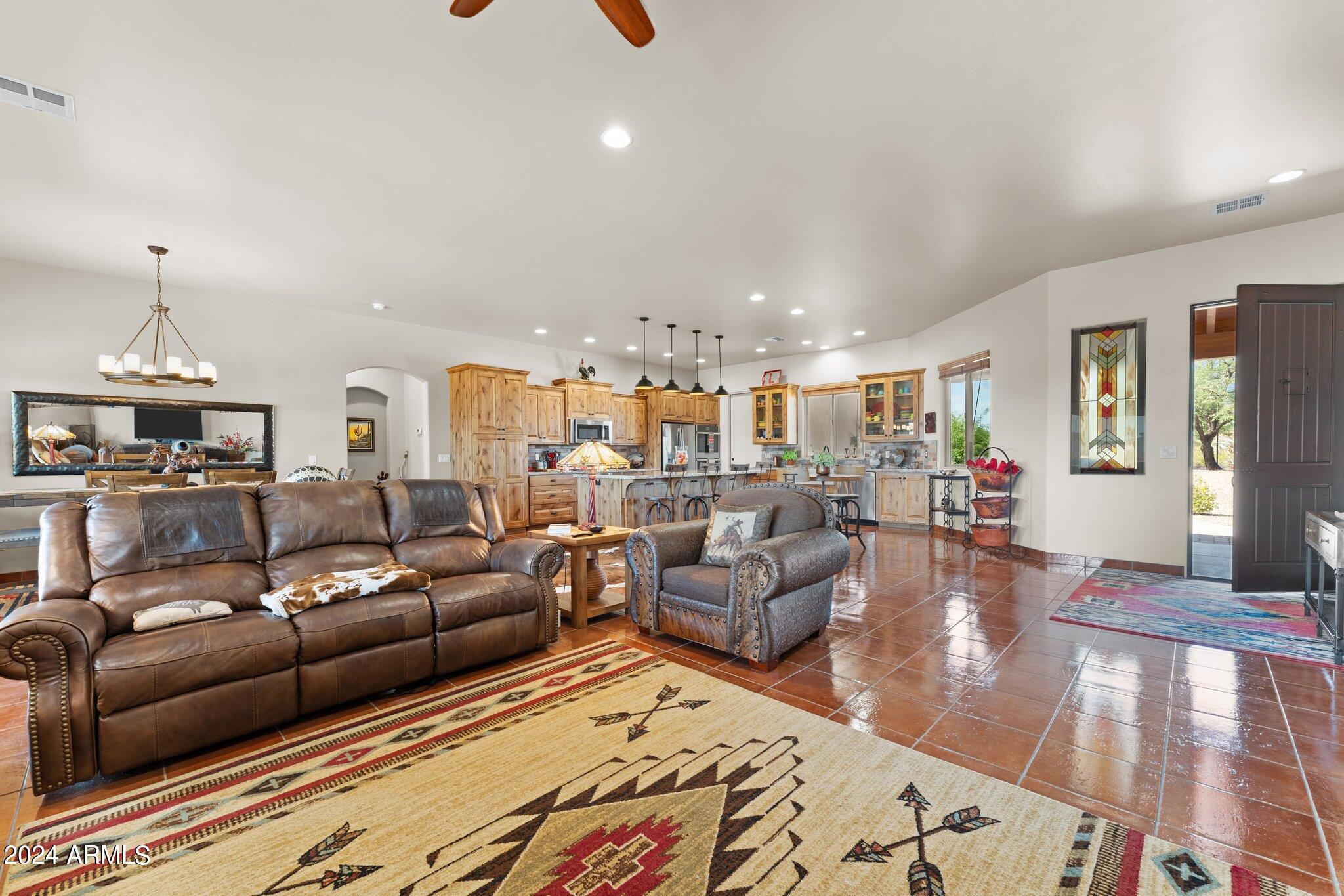 902 W SANTA FE Circle