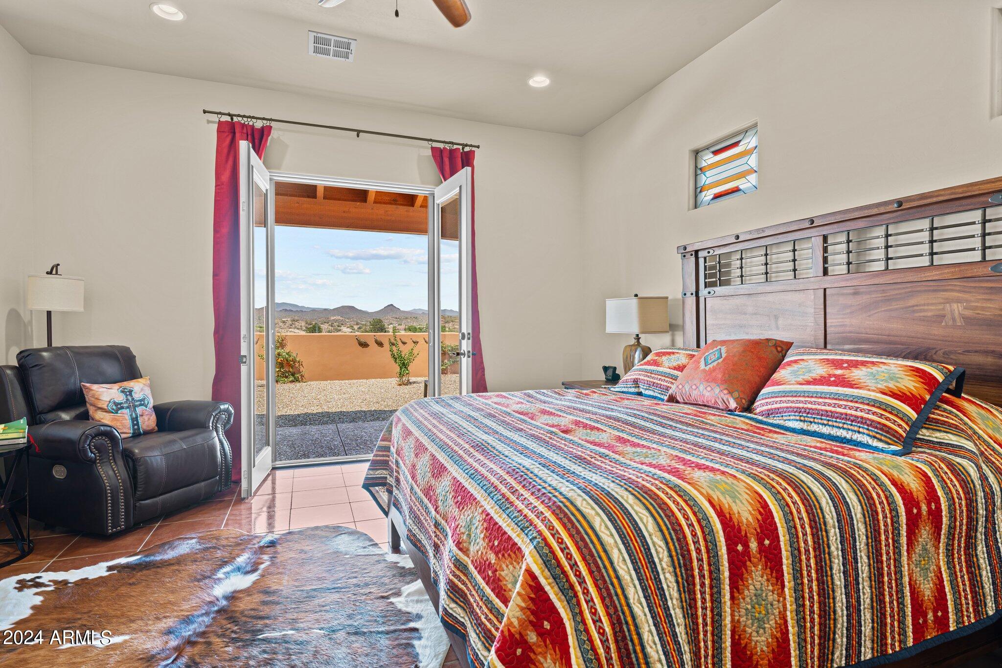 902 W SANTA FE Circle