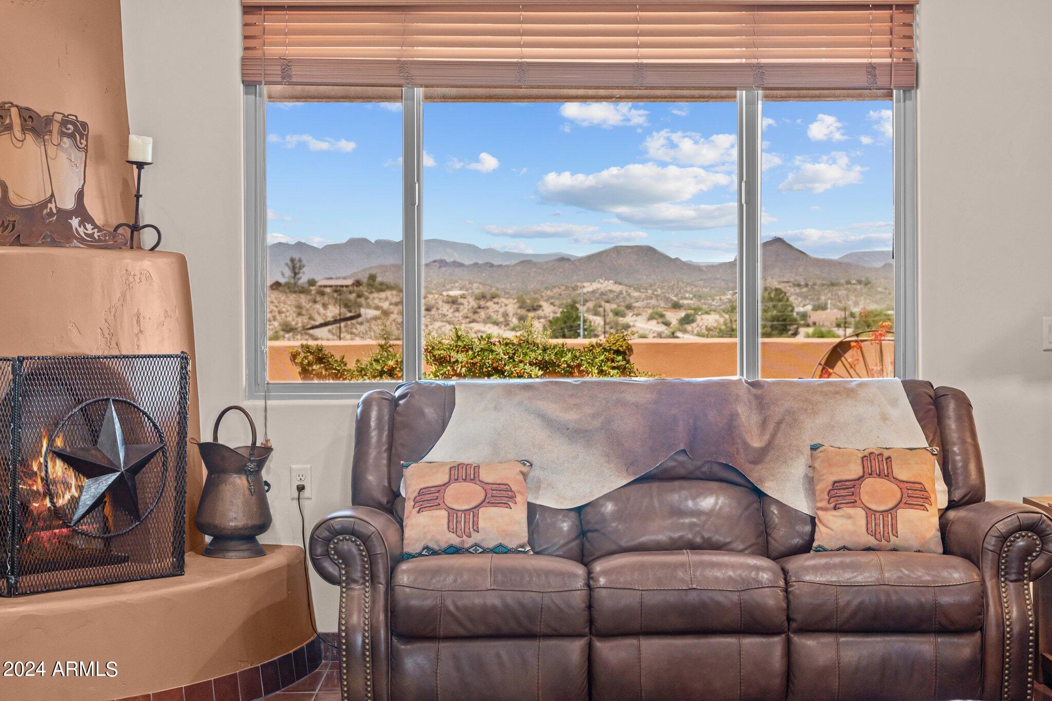 902 W SANTA FE Circle