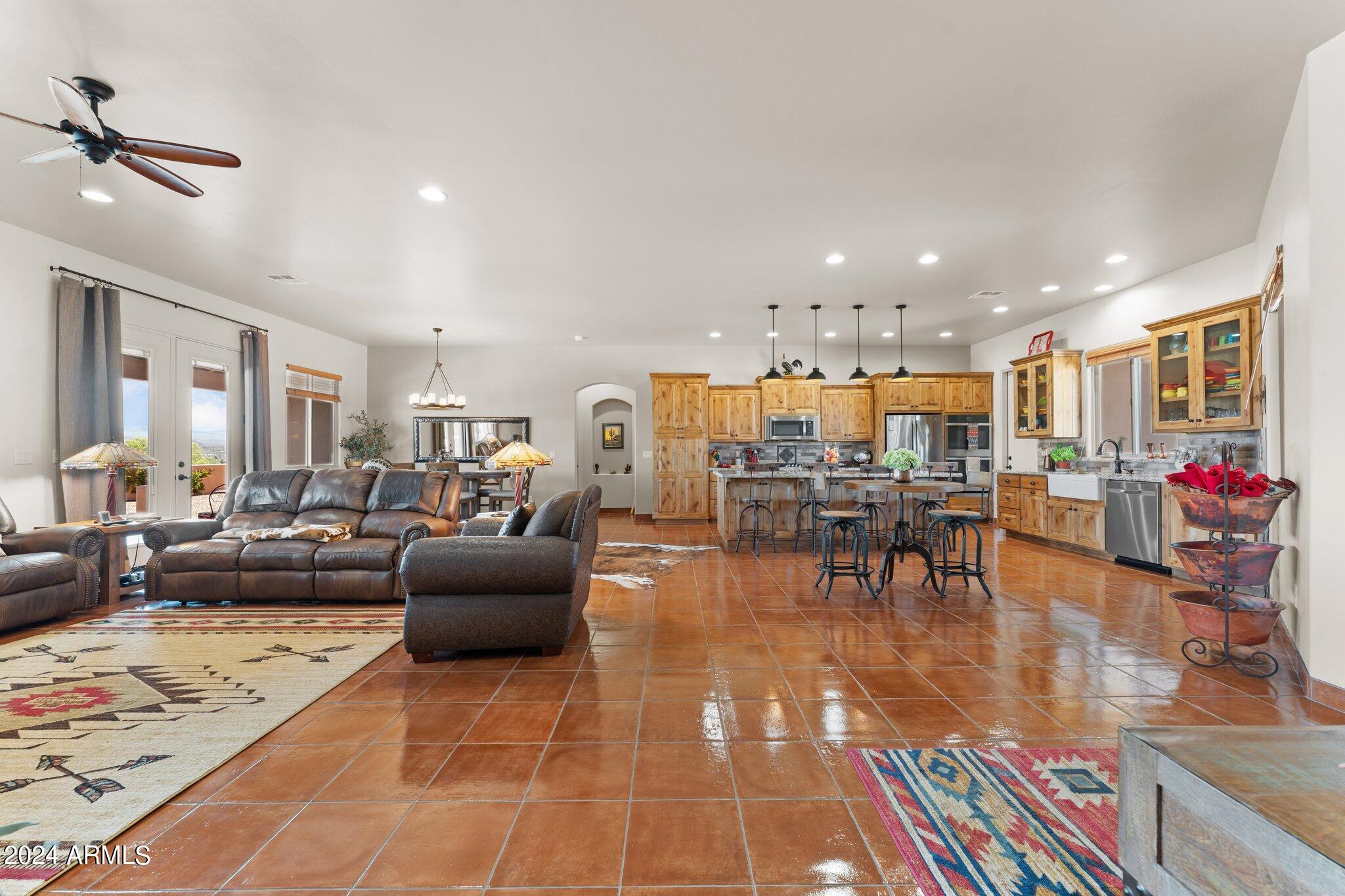 902 W SANTA FE Circle