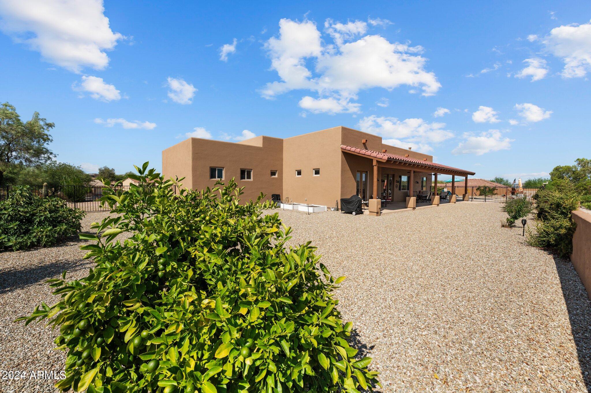 902 W SANTA FE Circle