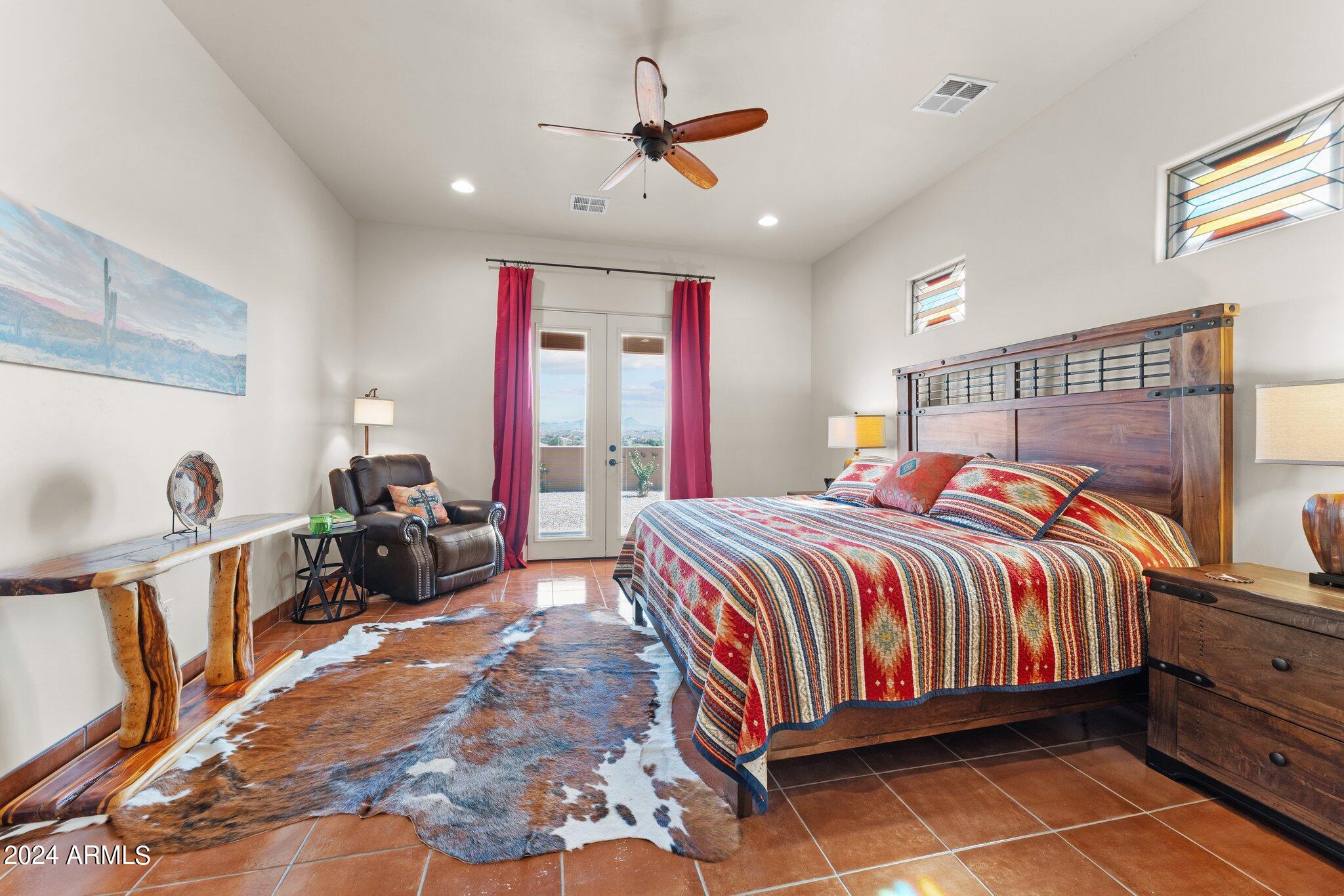 902 W SANTA FE Circle