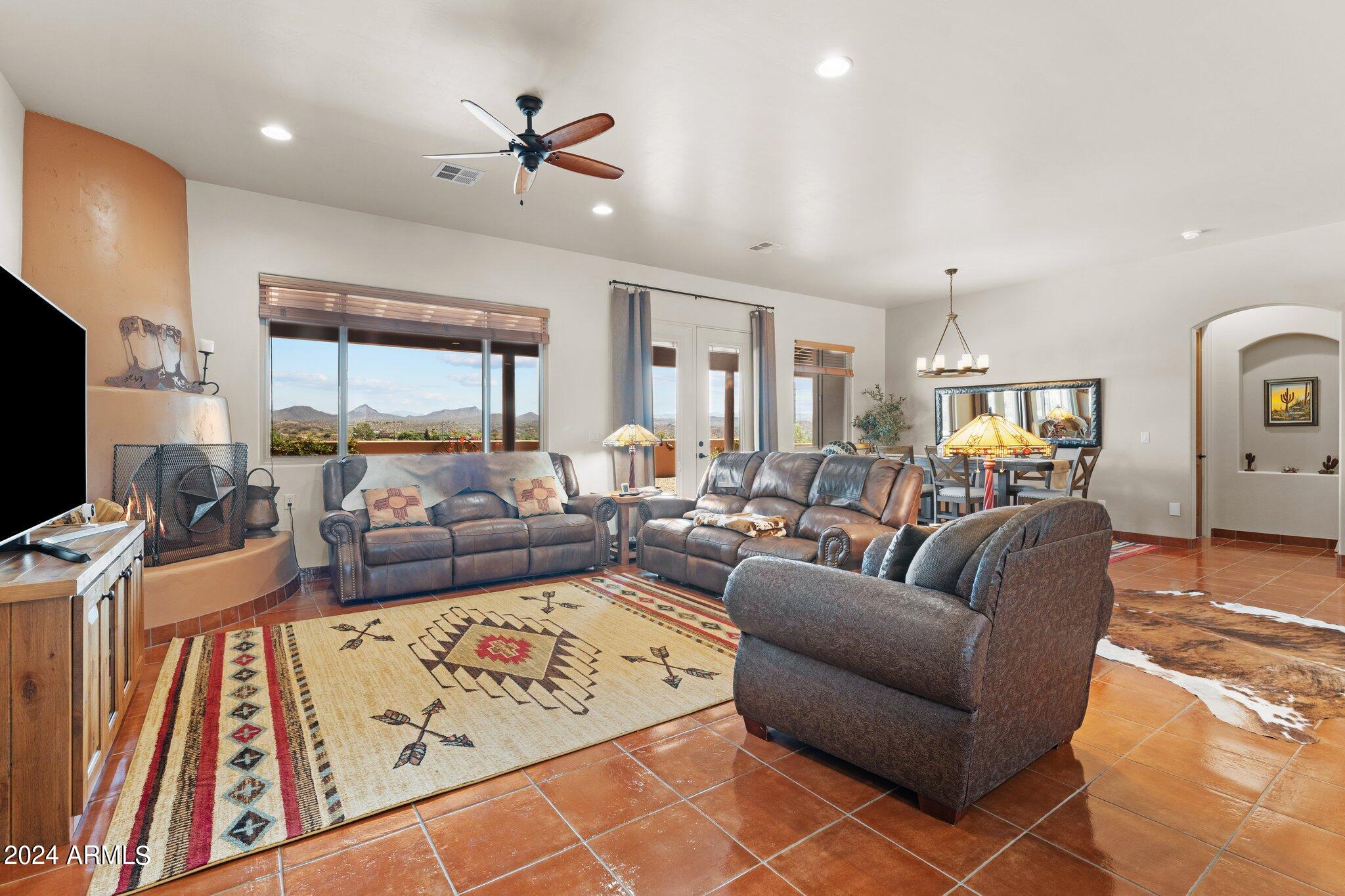 902 W SANTA FE Circle