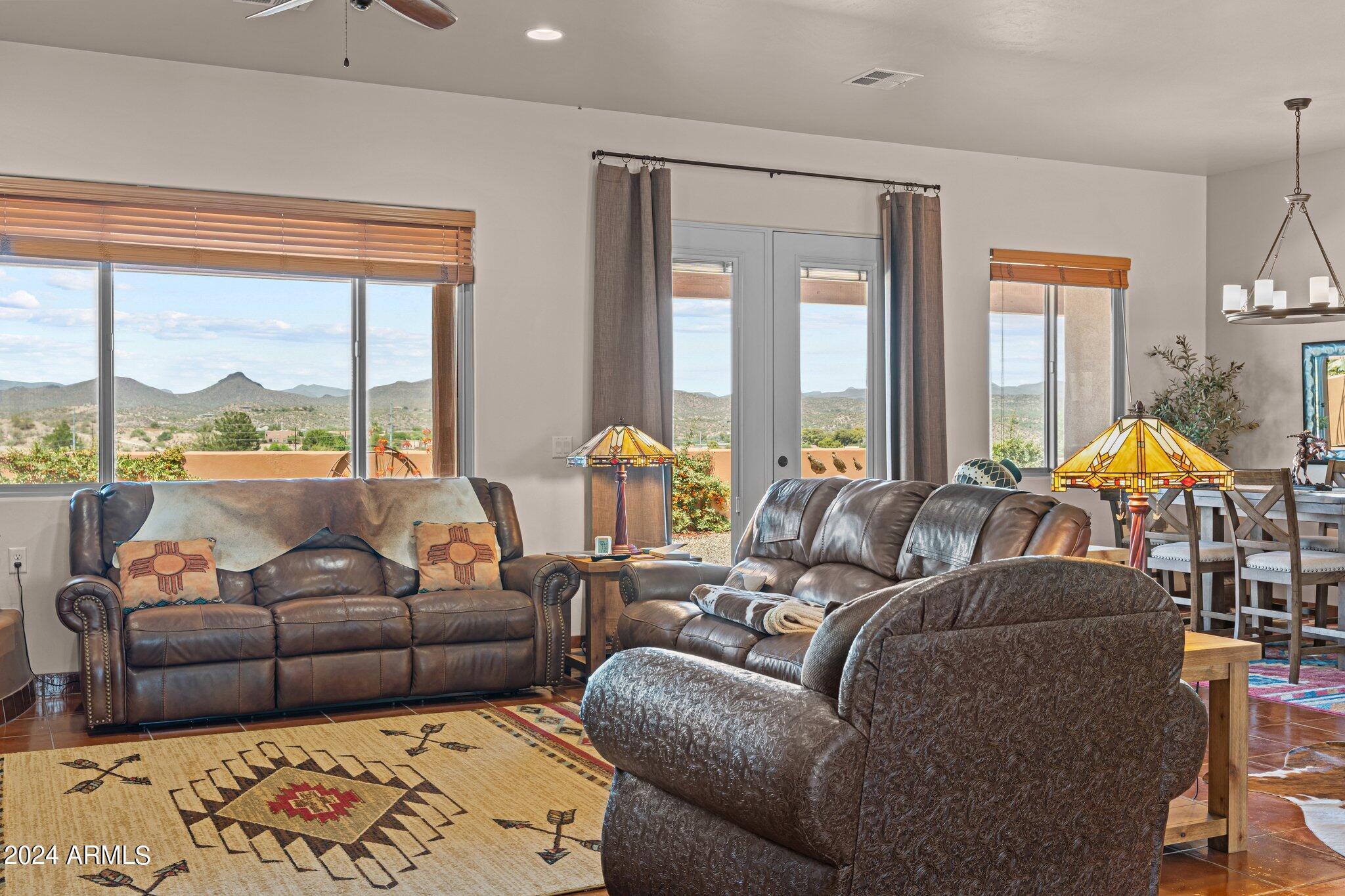 902 W SANTA FE Circle