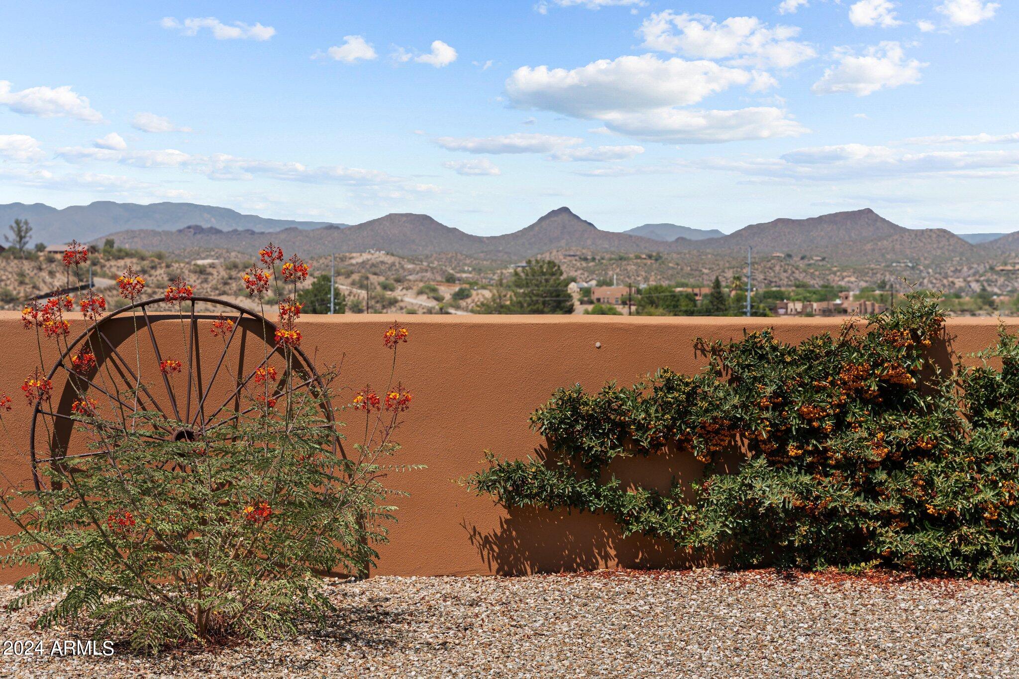 902 W SANTA FE Circle