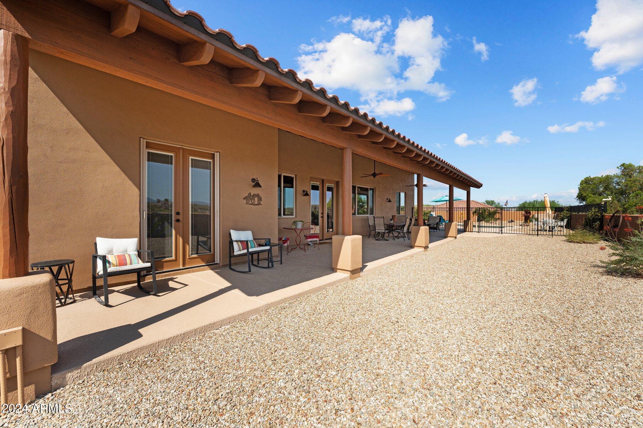 902 W SANTA FE Circle