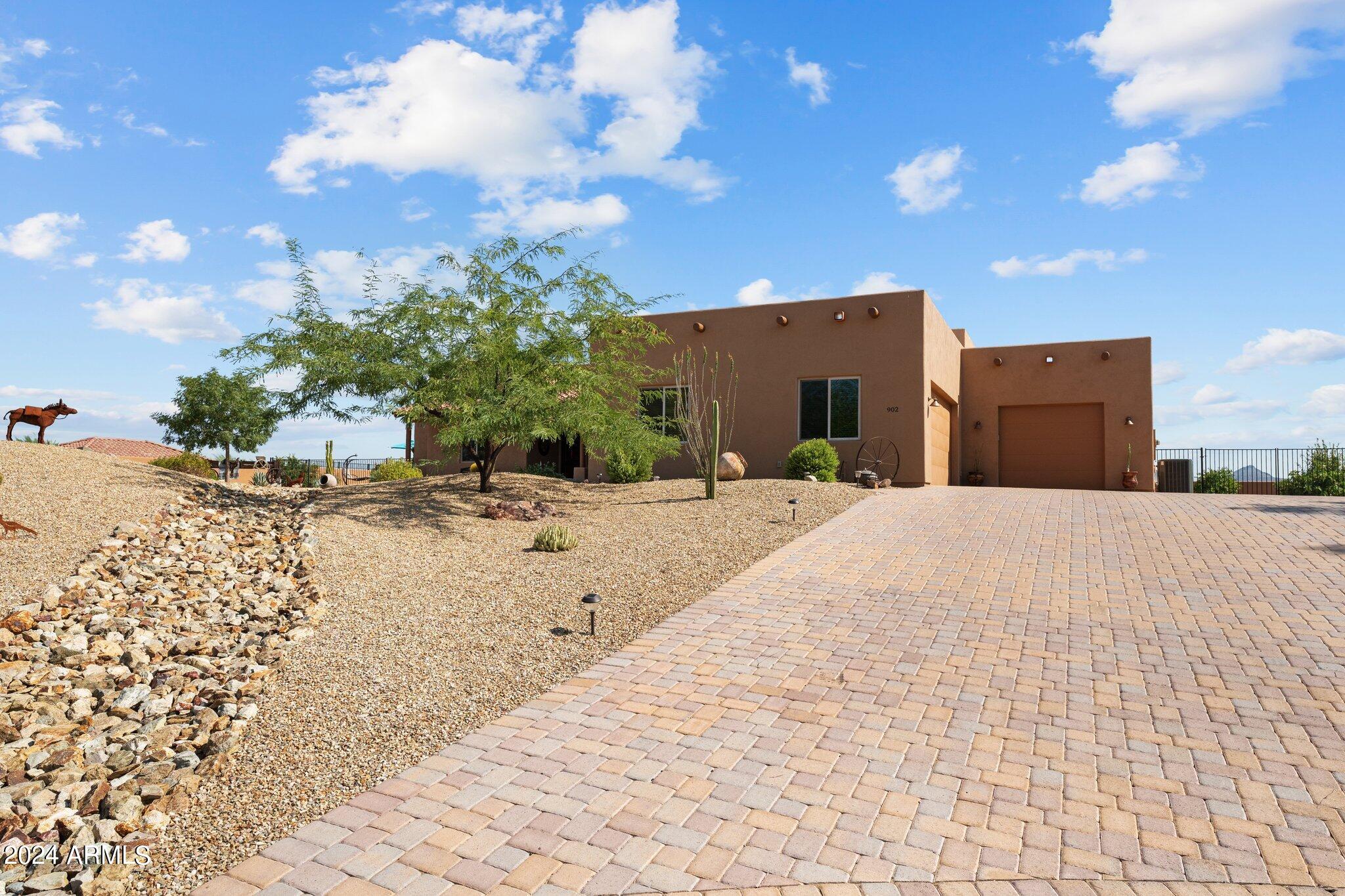 902 W SANTA FE Circle