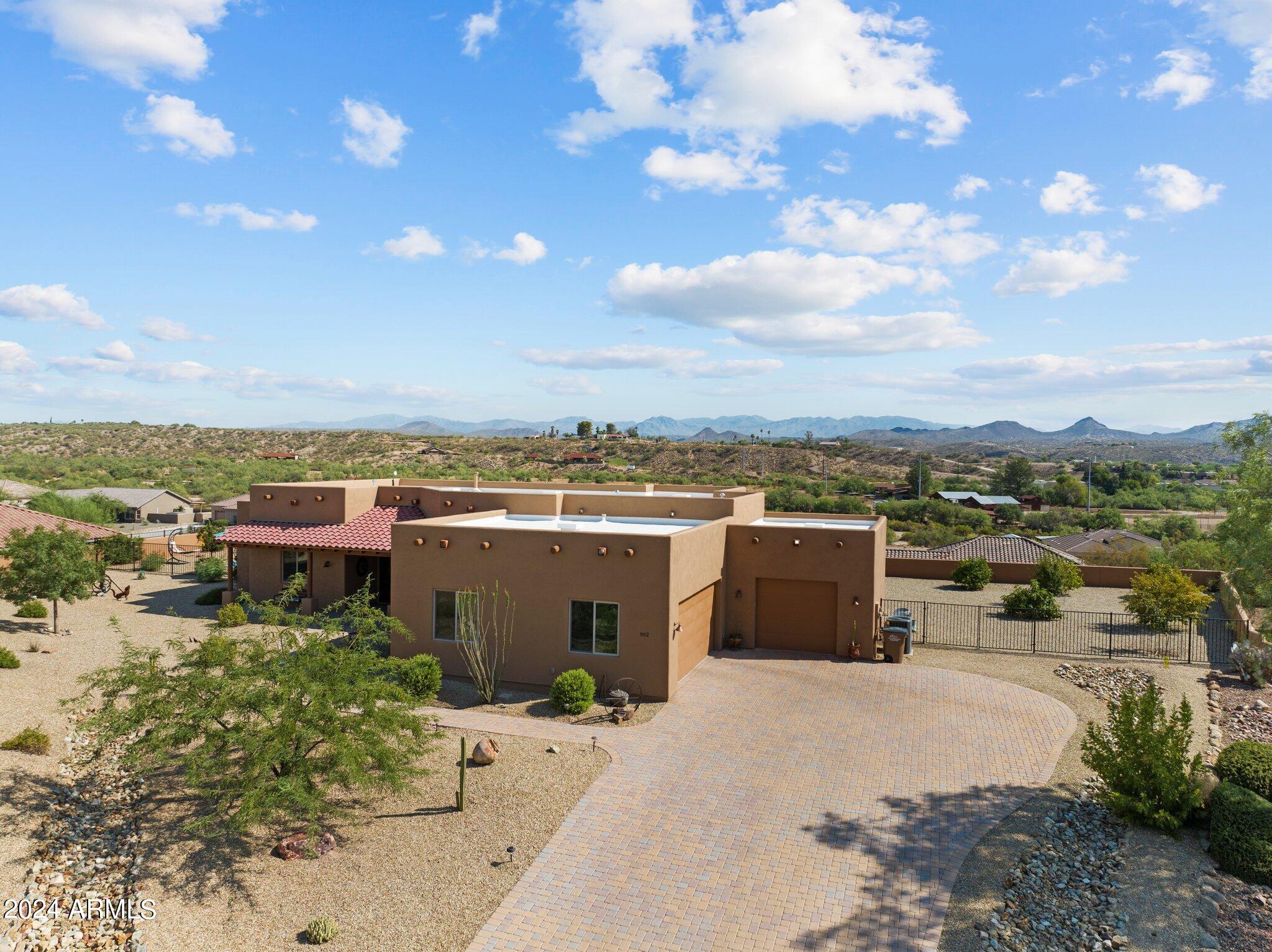 902 W SANTA FE Circle