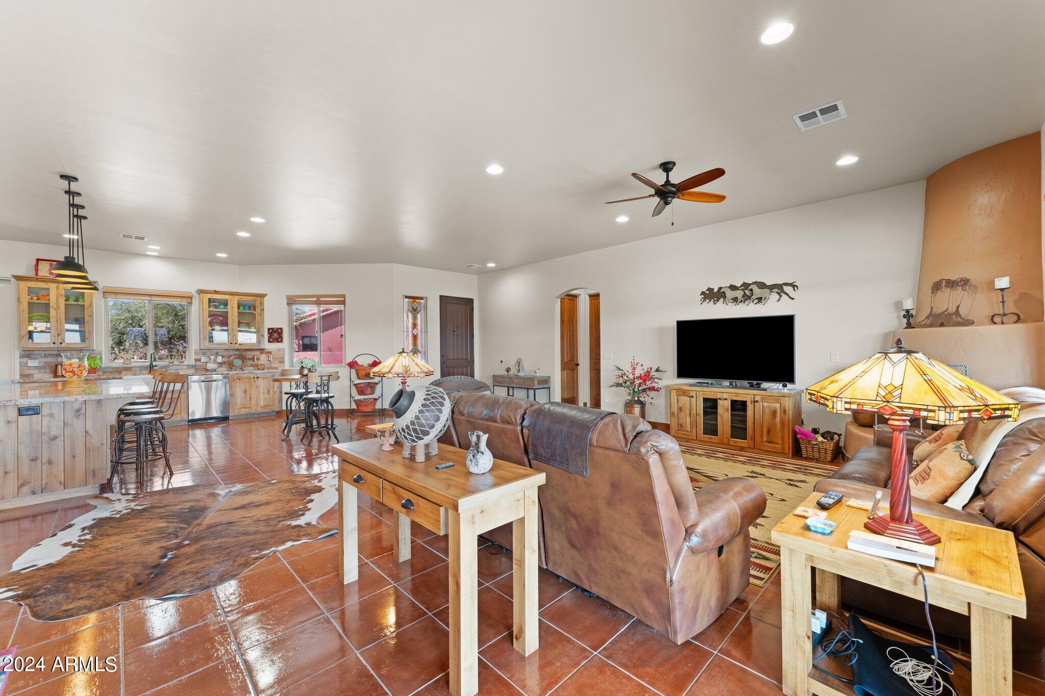 902 W SANTA FE Circle